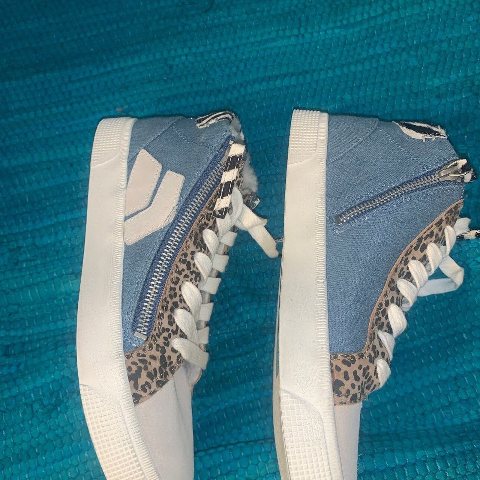 Dolce Vita NEW DOLCE VITA HIDDEN WEDGE SNEAKERS SHEARLING DENIM 8 Size US 8 / IT 38 - 9 Thumbnail