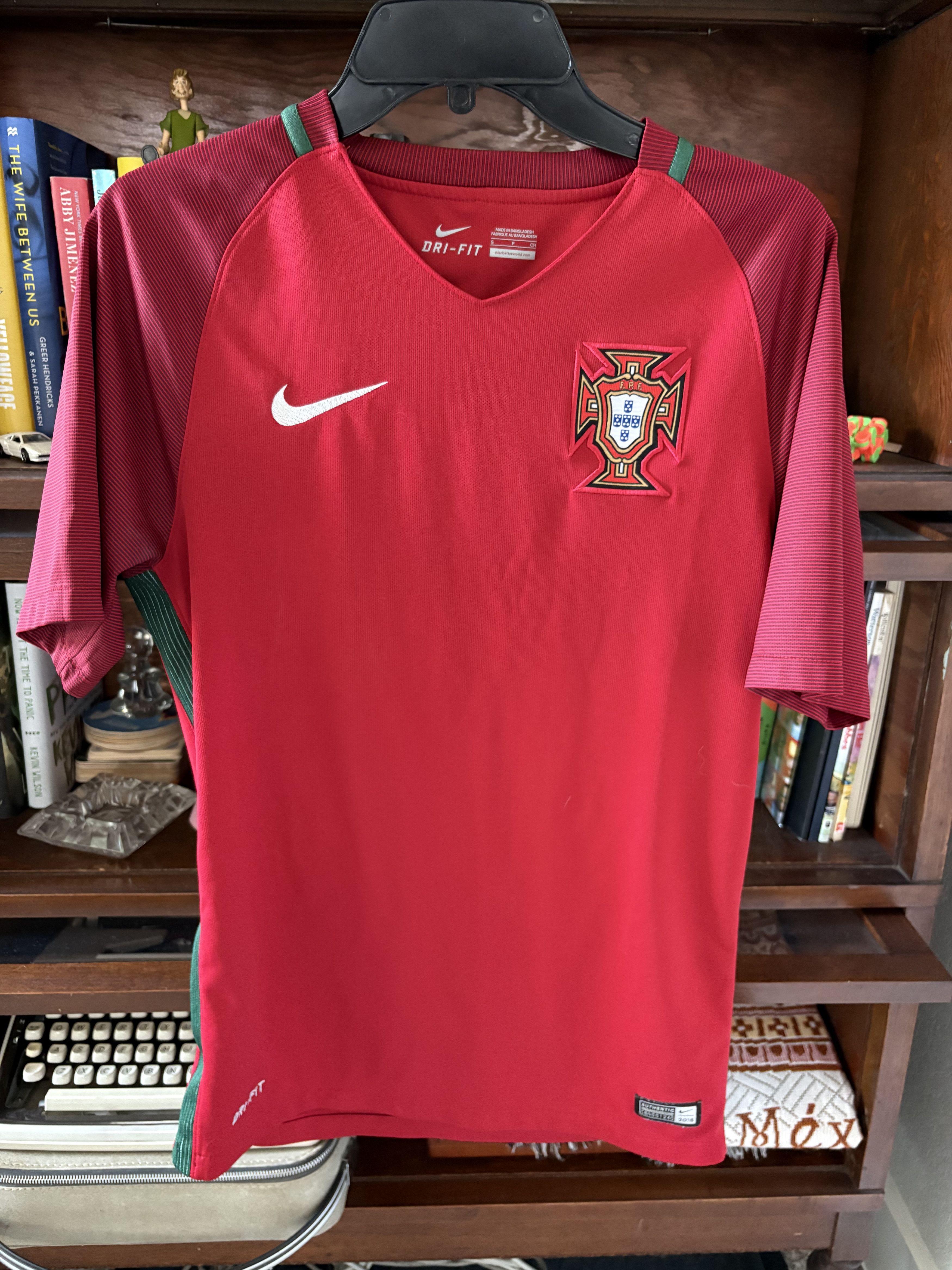 Nike Portugal 2016 Home Kit Size US S / EU 44-46 / 1 - 1 Thumbnail