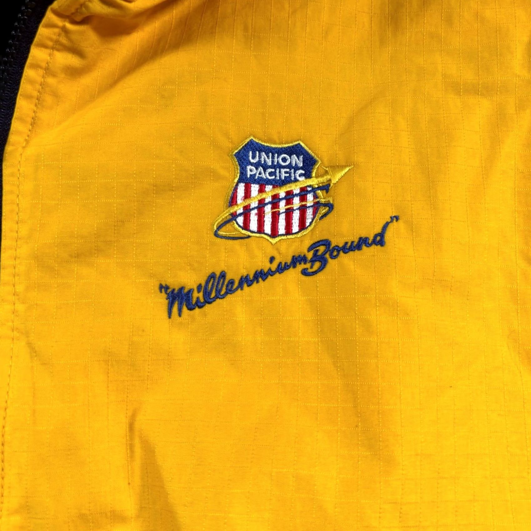 Dunbrooke VTG Dunbrooke Jacket Mens XL Yellow Union Pacific Railroad Millennium Bound 90s Retro Solid Short Zip Sun? Size US XL / EU 56 / 4 - 2 Thumbnail