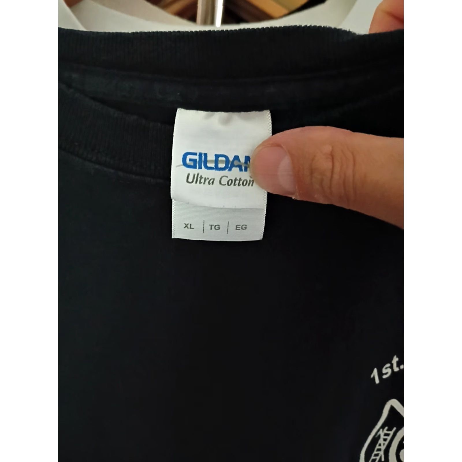 Gildan VINTAGE Official FDNY T-shirt 1st Battalion Chiefs Push The F Button Funny Tee Shirt Men XL Black Gildan Button Accents Fire Department of New York Size US XL / EU 56 / 4 - 2 Thumbnail