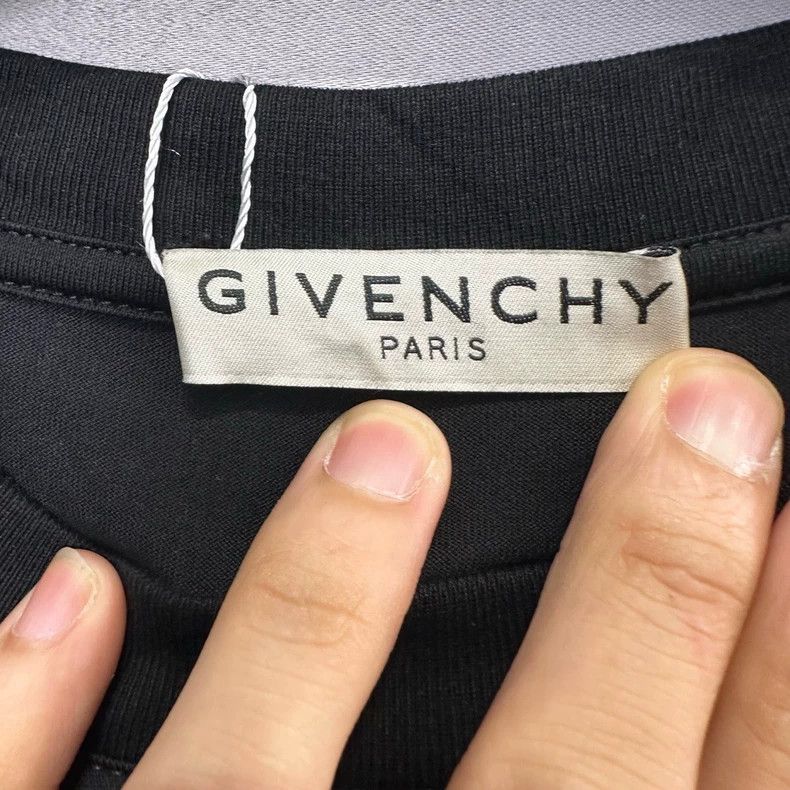 Givenchy Givenchy New Style Classic Shark Short Sleeve/ Size US S / EU 44-46 / 1 - 3 Thumbnail