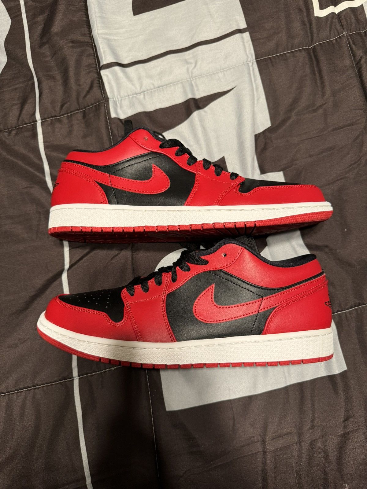 Jordan Brand × Nike Jordan 1 Low Reverse Bred Size US 11.5 / EU 44-45 - 2 Thumbnail