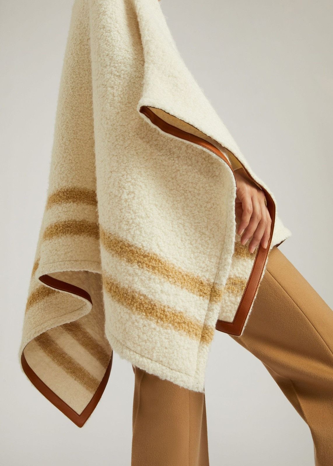 Loro Piana o1srvl11e0824 Avice Shaded Boucle Cape in Ivory Size L / US 10 / IT 46 - 5 Thumbnail