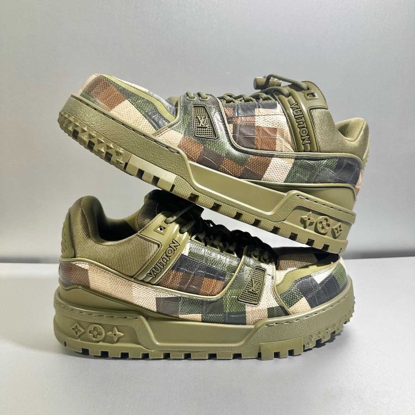 Louis Vuitton Louis Vuitton x Pharrell Trainer 8.5/42.5 1x Worn Size US 9.5 / EU 42-43 - 3 Thumbnail