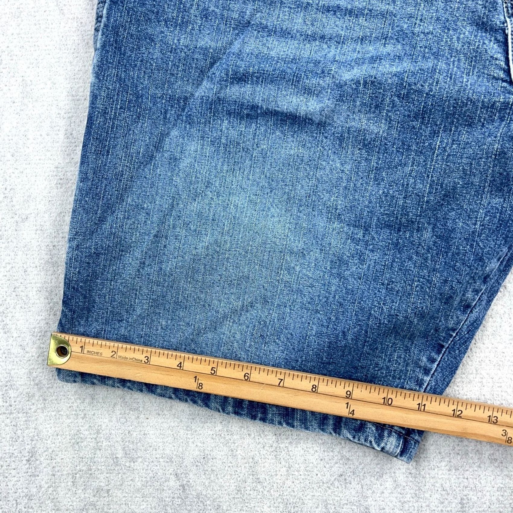 Wrangler Vintage Wrangler Shorts Men 38 Bermuda Denim 5-Pocket Relaxed Fit Jorts Y2K Blue Waist 38 Casual Workwear Shorts Size US 38 / EU 54 - 4 Thumbnail