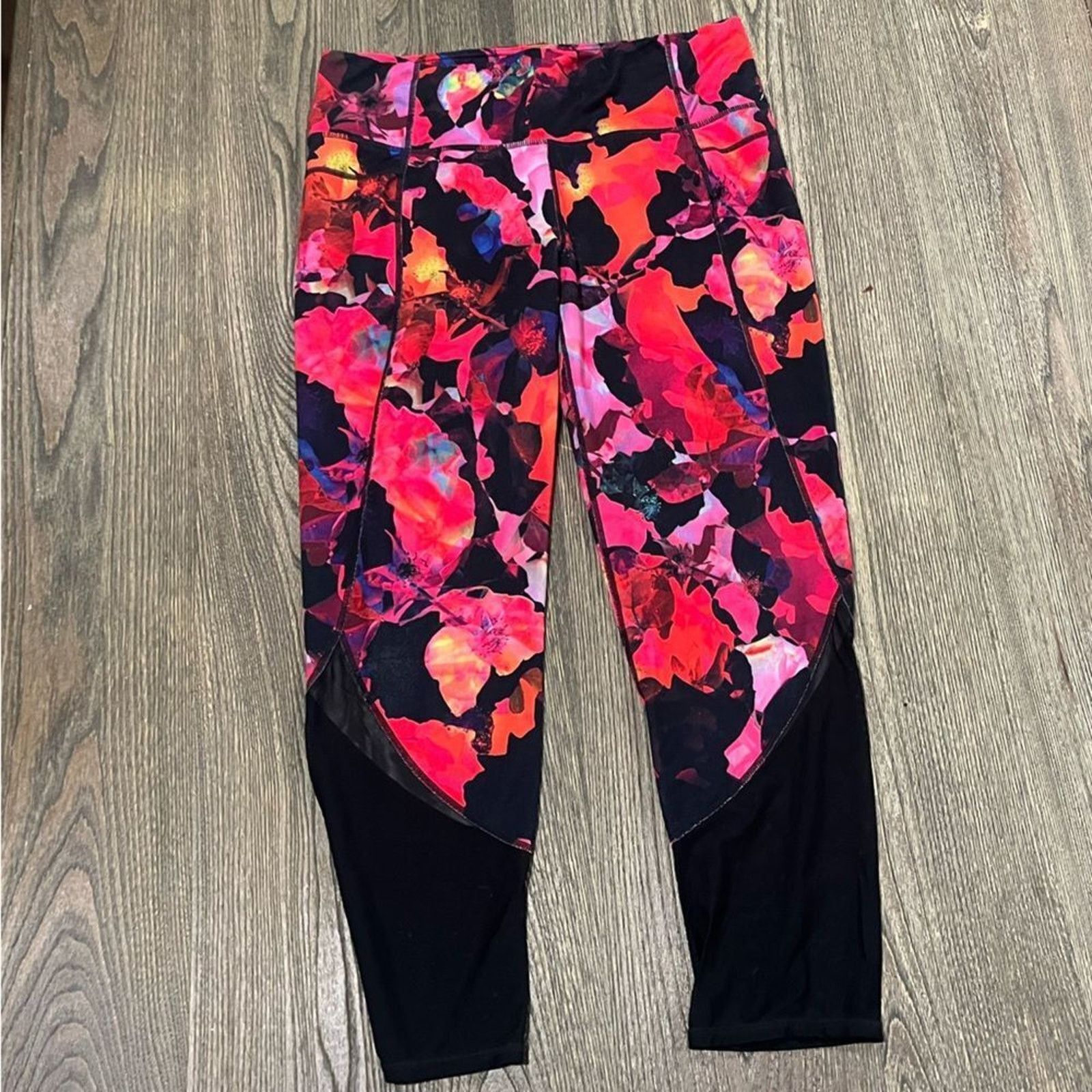 Athleta Athleta Mystique Chaturanga Mesh Capri Leggings High Rise Size 32" / US 10 / IT 46 - 1 Thumbnail