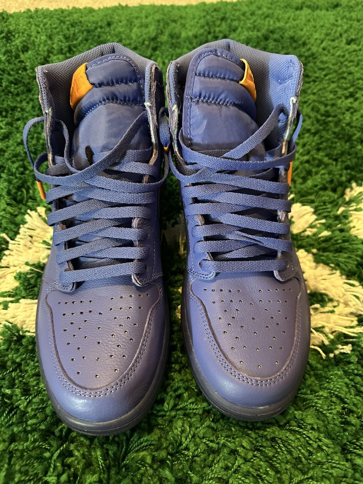 Gatorade × Jordan Brand Jordan 1 Hi Grape Gatorade 11 Size US 11 / EU 44 - 4 Thumbnail