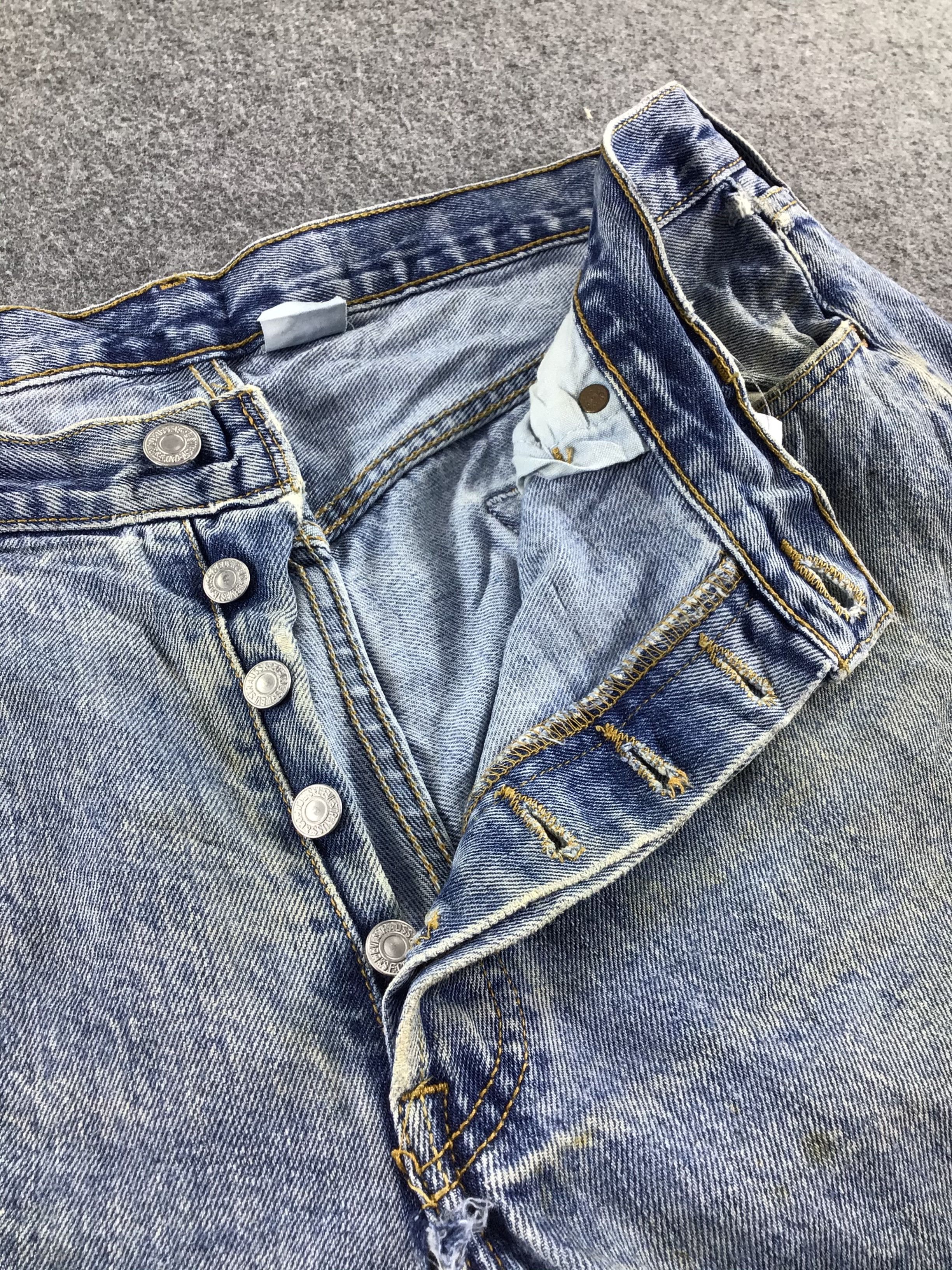 Levi's Vintage 90s Levis 501 Jeans Dirty Faded Blue Denim-J396 Size US 37 - 9 Thumbnail