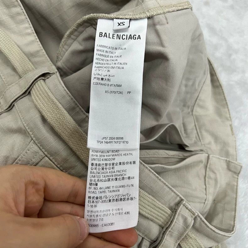 Balenciaga Balenciaga size XS Beige drawstring tooling wide-leg pants Size US 27 - 4 Thumbnail
