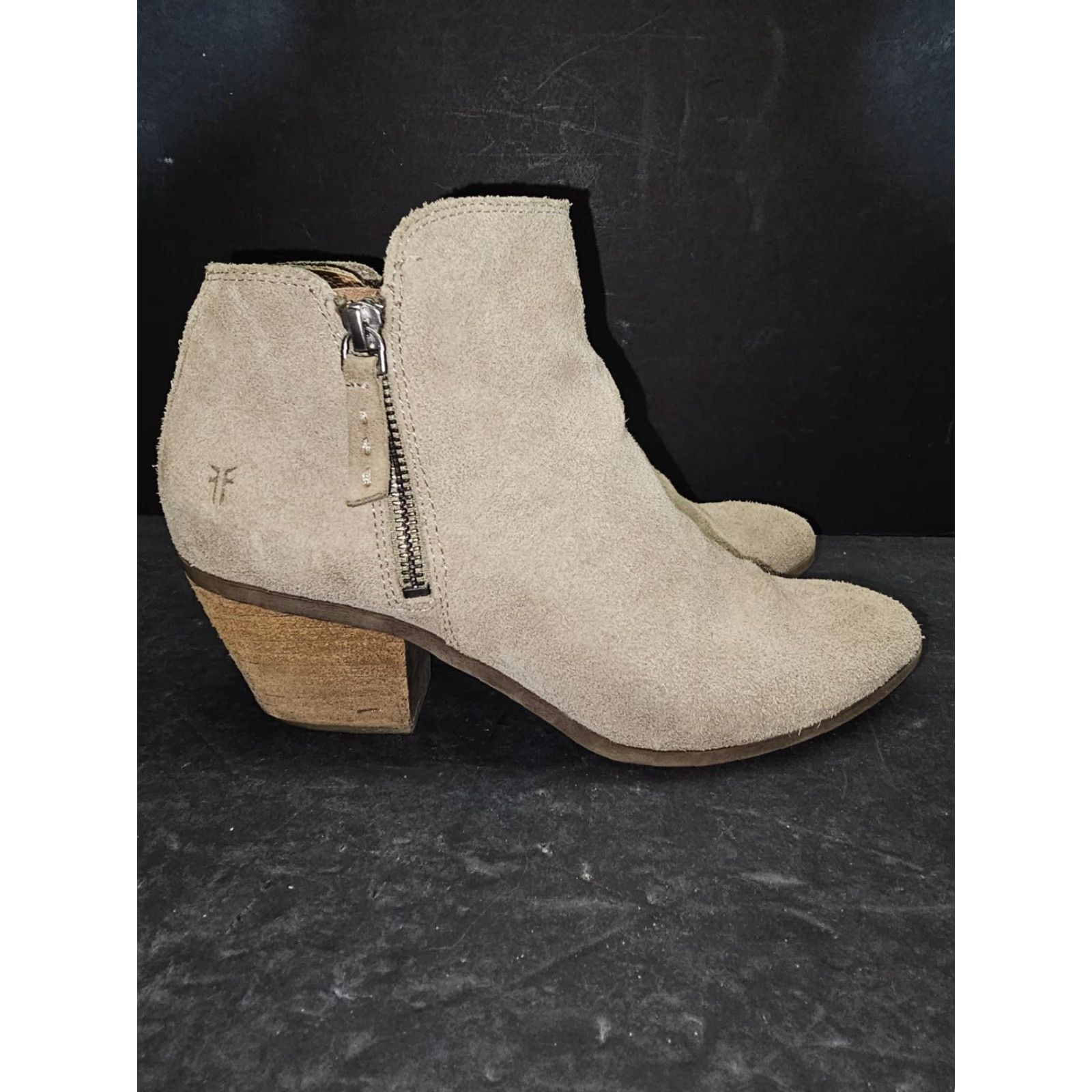 Frye FRYE Judith Ankle Bootie Suede Ash Beige Side Zip Women’s Size 7 M Boot Frye Size US 6 / IT 36 - 2 Thumbnail