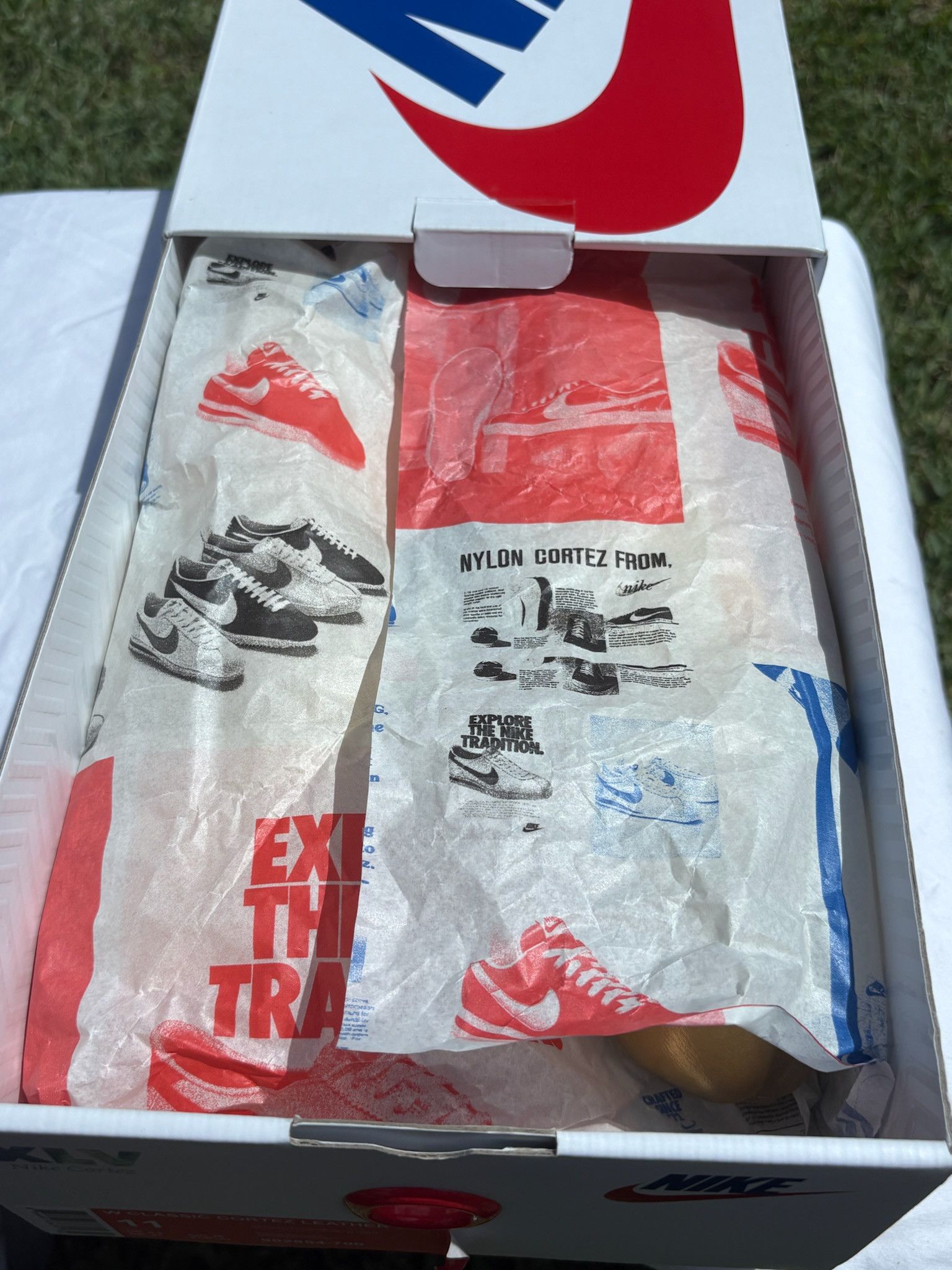 Nike Women's Classic Cortez Leather SE Size 11 W Size US 11 / IT 41 - 2 Thumbnail