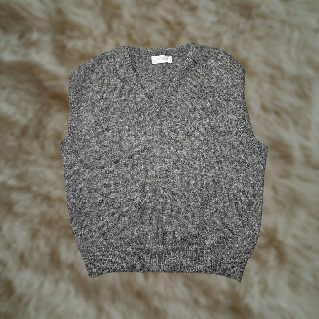 Vintage J.J. Cochran Sweater Vest Mens XL Gray Wool Blend Pullover V-Neck Made in USA Classic Size US XL / EU 56 / 4 - 1 Thumbnail