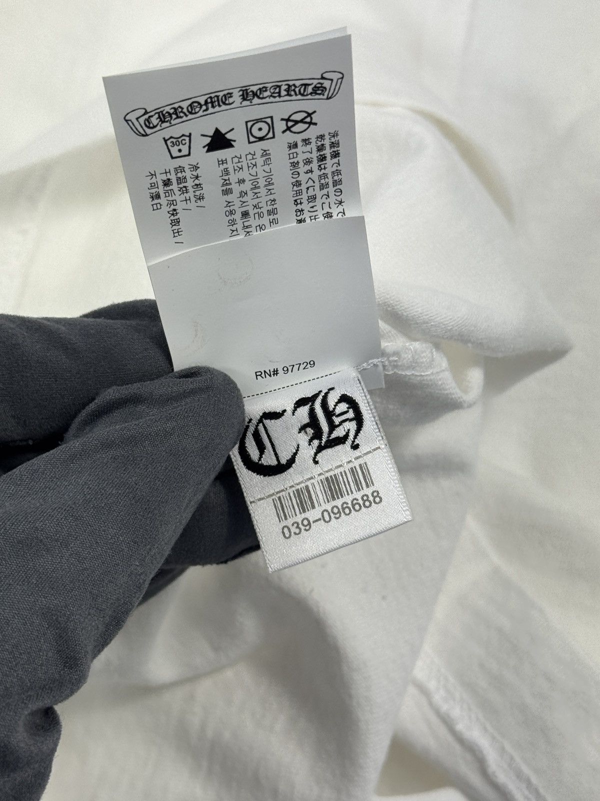 Chrome Hearts LOGO CROSS EMBROIDERED SINGLE POCKET PLAIN WHITE T-SHIRT Size US XL / EU 56 / 4 - 9 Thumbnail