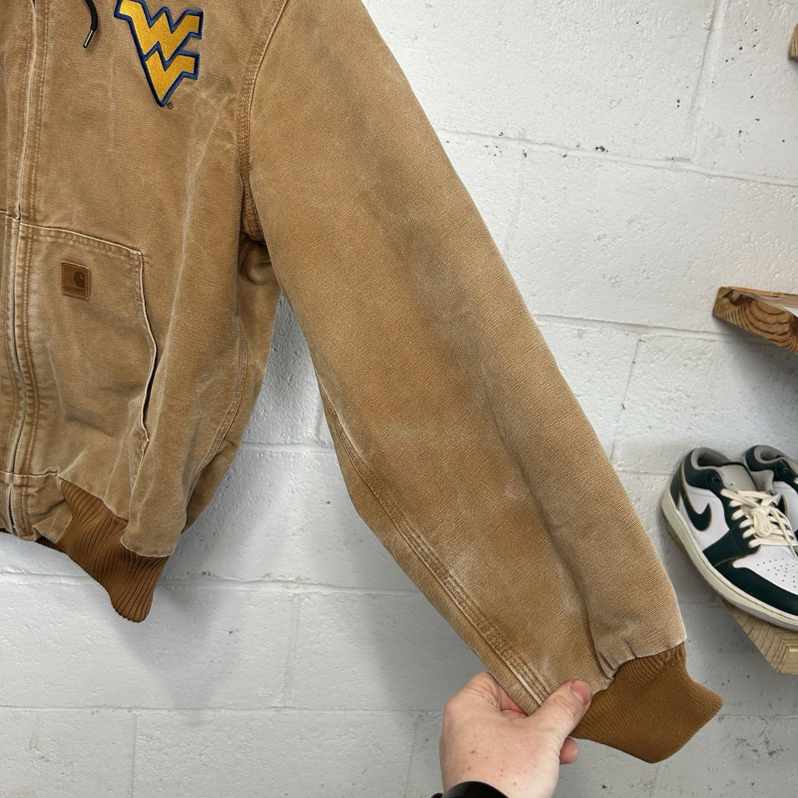 Carhartt NCAA X Carhartt Quilted Active Jacket “WVU Mountaineers" Size US L / EU 52-54 / 3 - 8 Thumbnail