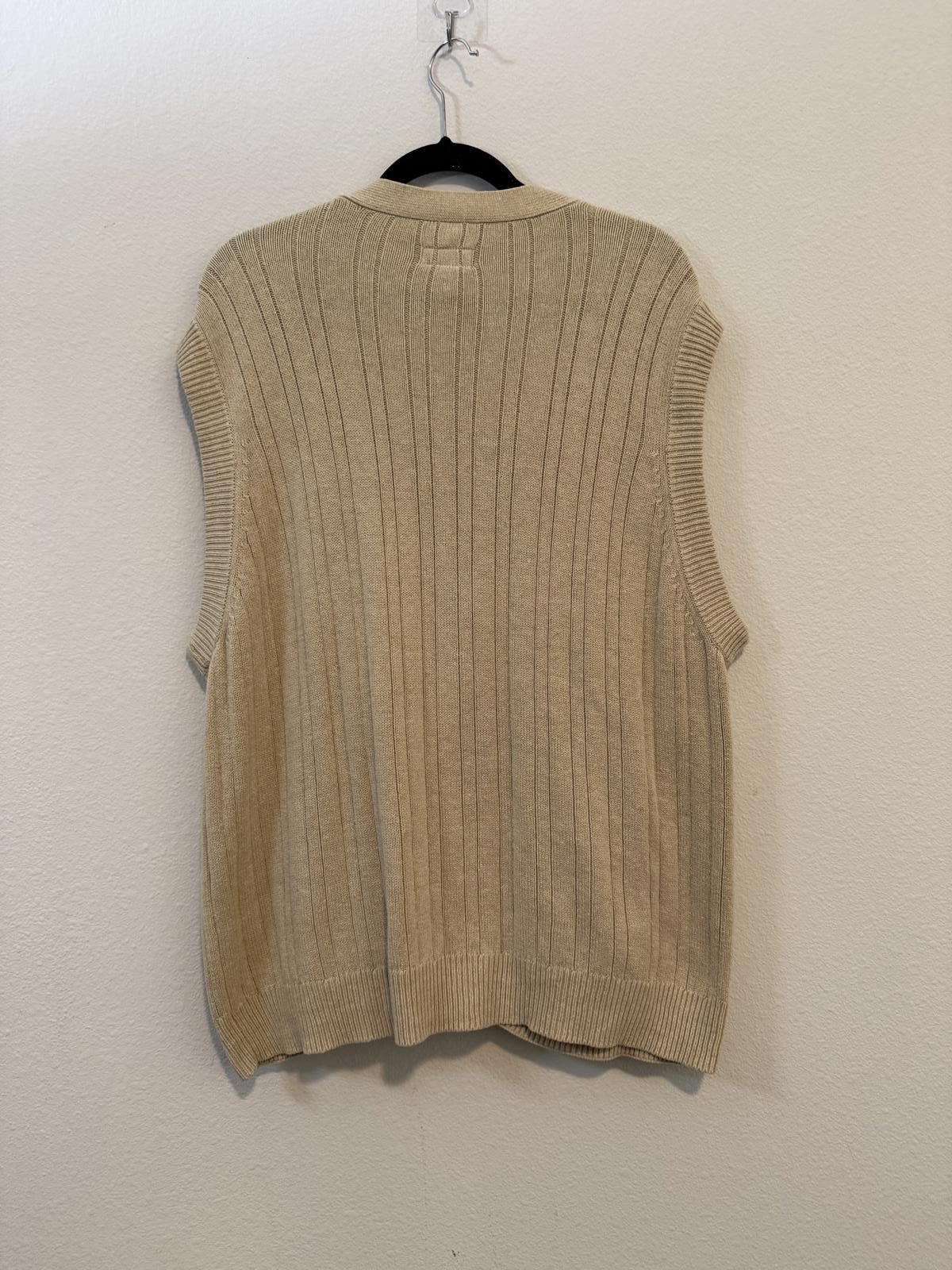 St. Johns Bay vintage Tan Cable Knit Button sweater Vest Size US XL / EU 56 / 4 - 4 Thumbnail