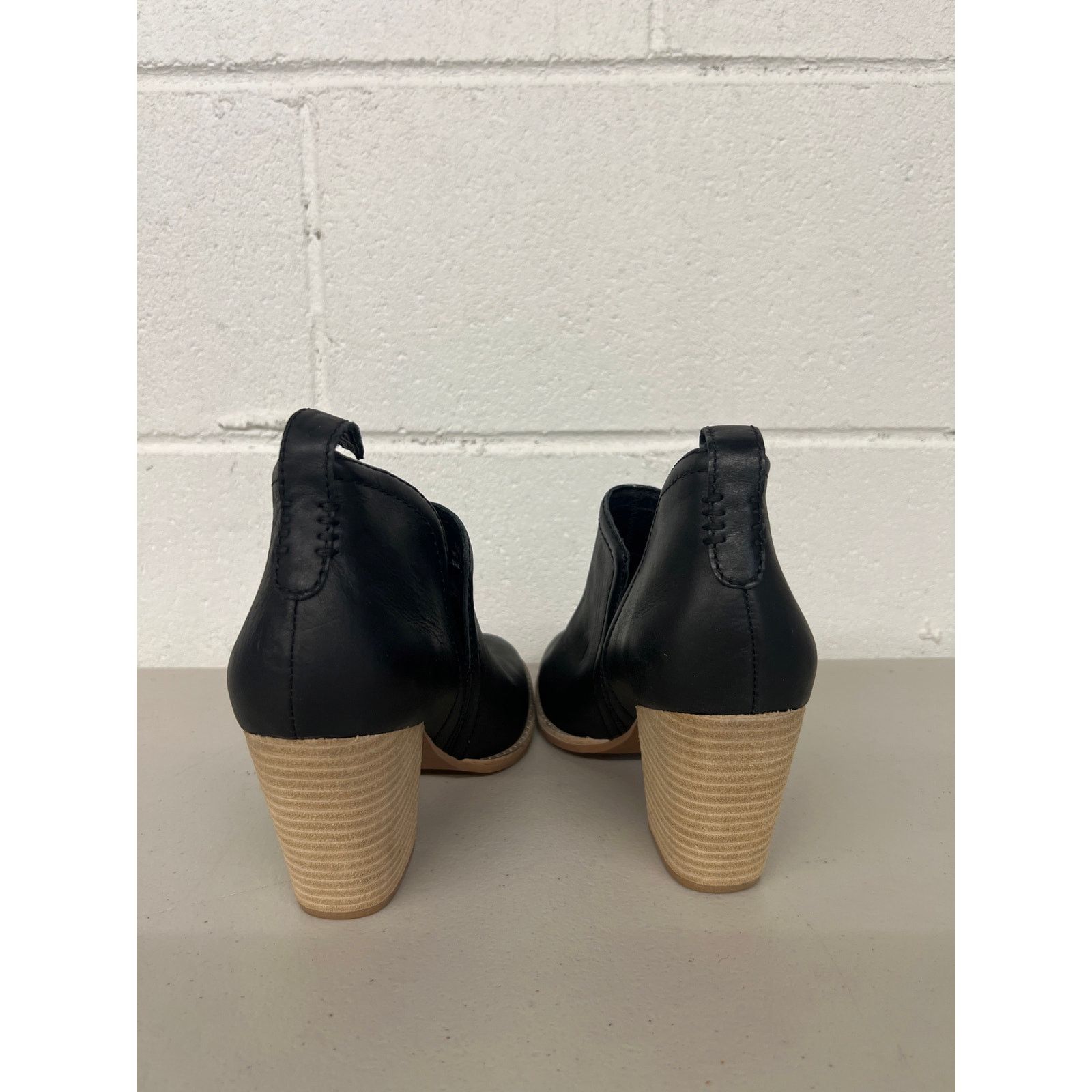 Jeffrey Campbell Jeffrey Campbell sz 8.5 black booties pull on leather chunky Size US 8.5 / IT 38.5 - 4 Thumbnail