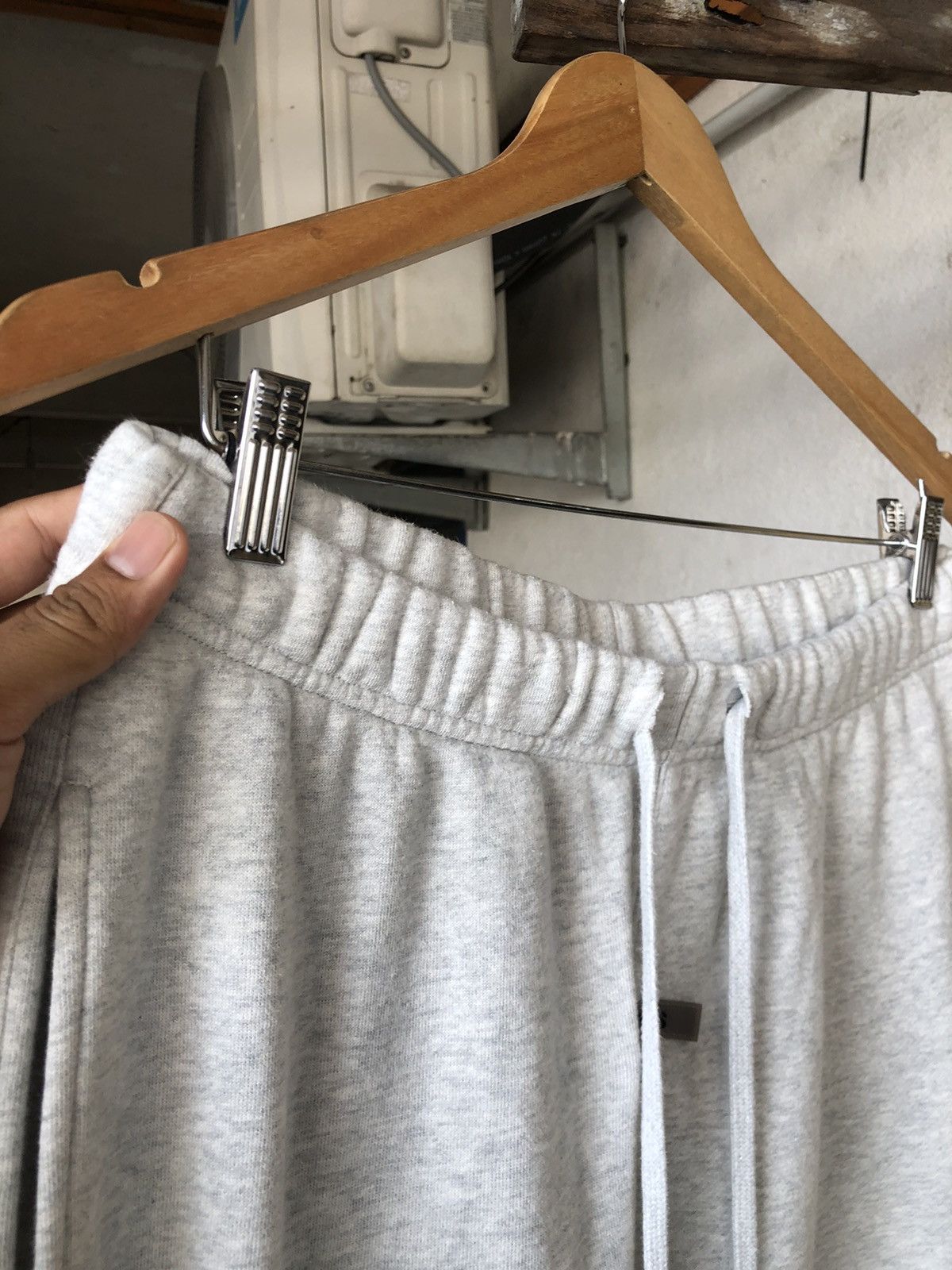 Essentials Essentials x Fear of God Gray Core Sweatpants Size US 33 - 11 Thumbnail