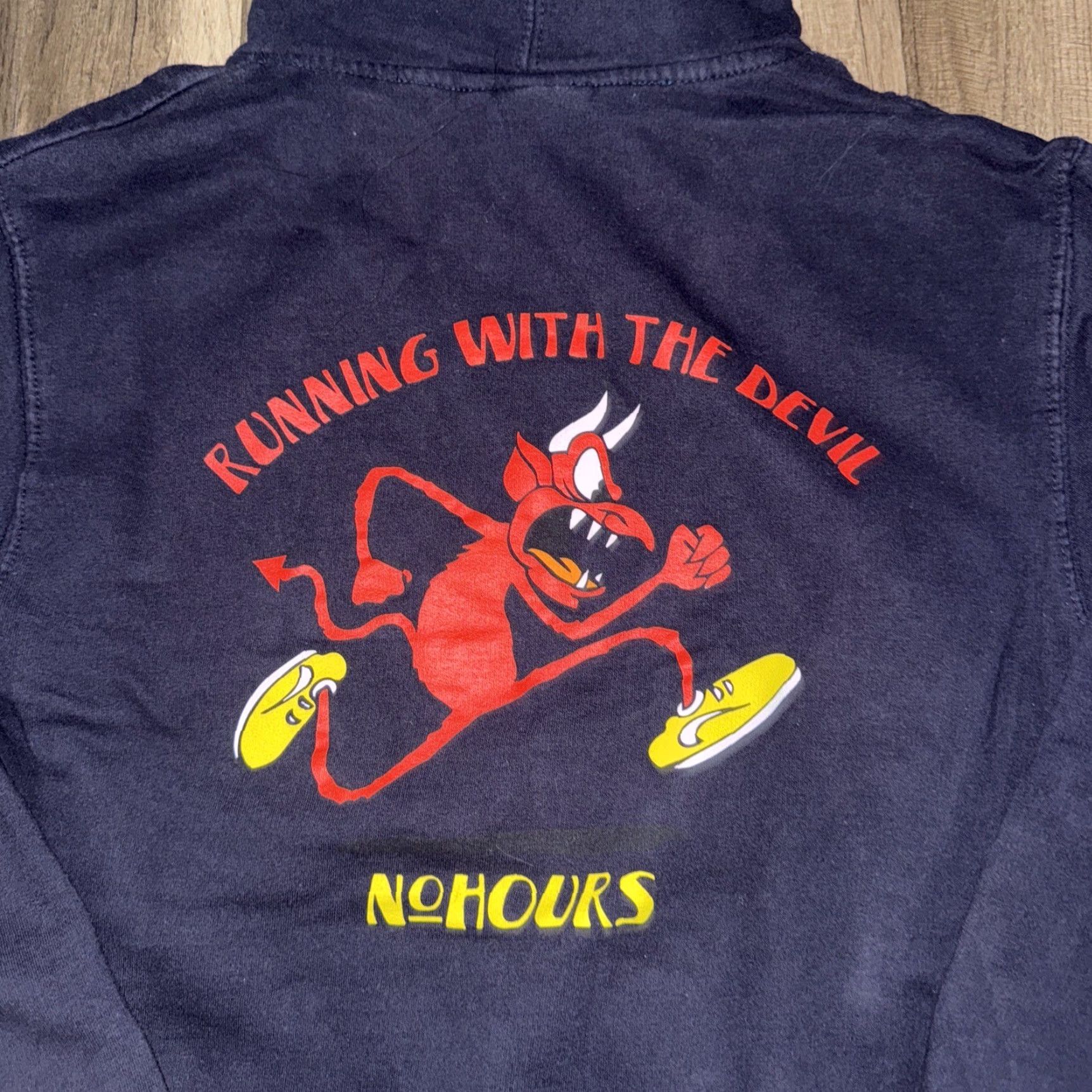 Vintage No Hours Runner Graphic Hoodie Sweatshirt Black Small Mens Pullover Cartoon Devil Running 18x25 Size S Size US S / EU 44-46 / 1 - 5 Thumbnail