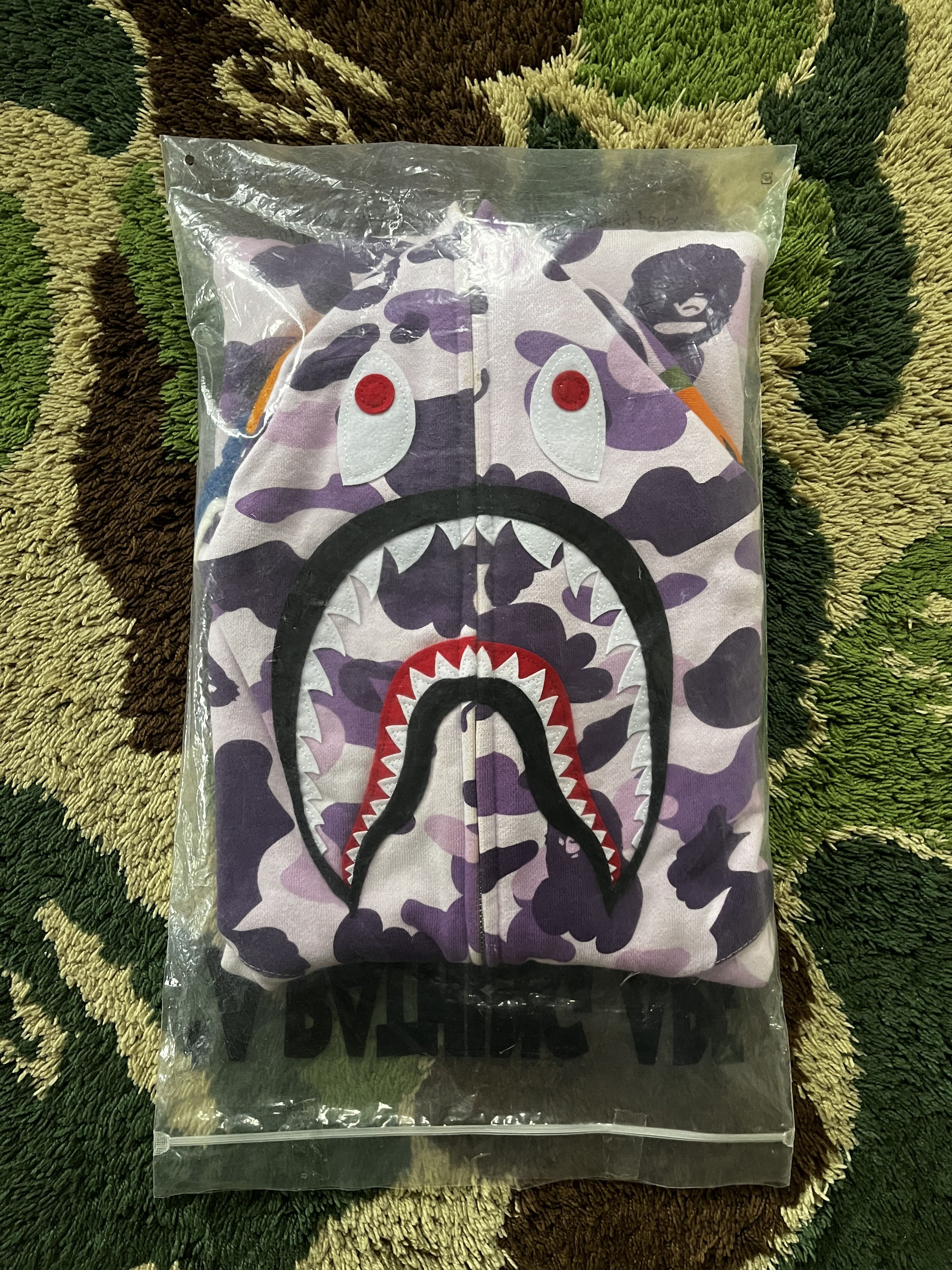 Bape BAPE TAIPEI 10TH ANNIVERSARY SHARK FULL ZIP HOODIE Size US L / EU 52-54 / 3 - 4 Thumbnail