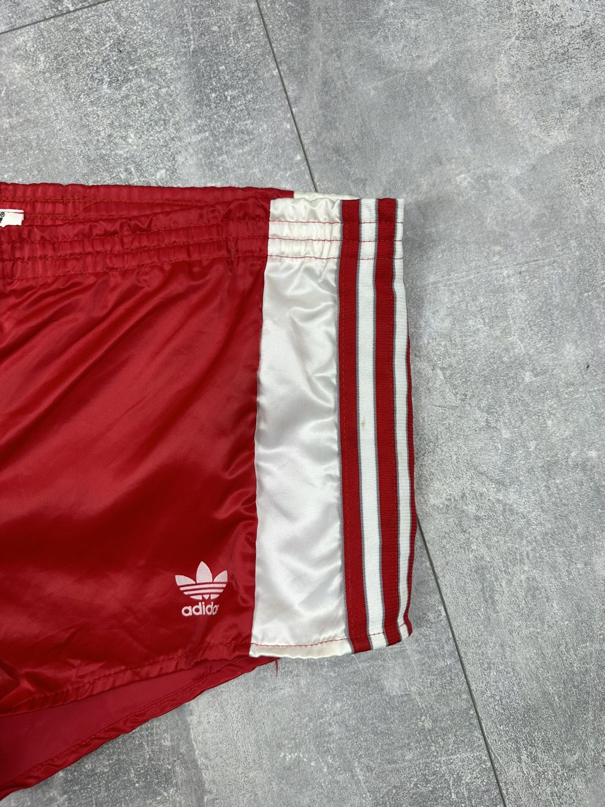 Adidas Adidas Liverpool FC Vintage Rare 1989 Short Size US 32 / EU 48 - 3 Thumbnail