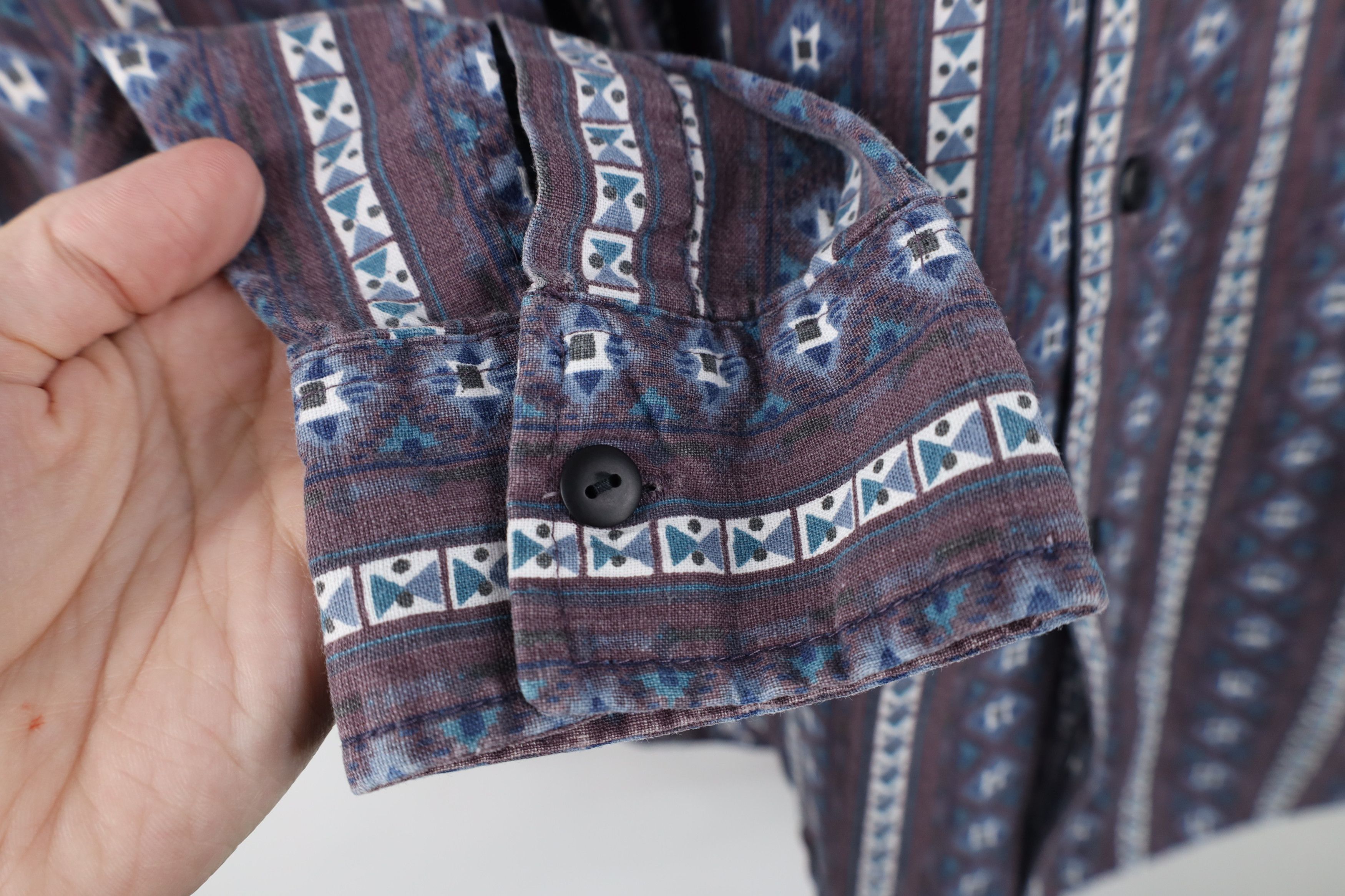 Vintage Vintage 90s Streetwear Geometric Collared Button Shirt Size US S / EU 44-46 / 1 - 5 Thumbnail