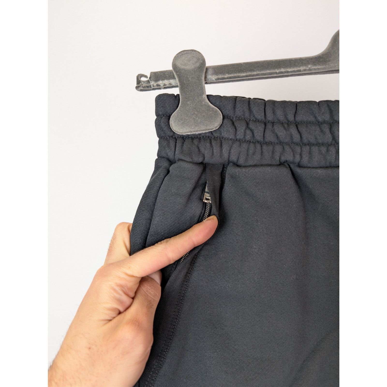 Amiri o1rshd1 Dubai Exclusive Sweatshort in Black Size US 30 / EU 46 - 6 Thumbnail