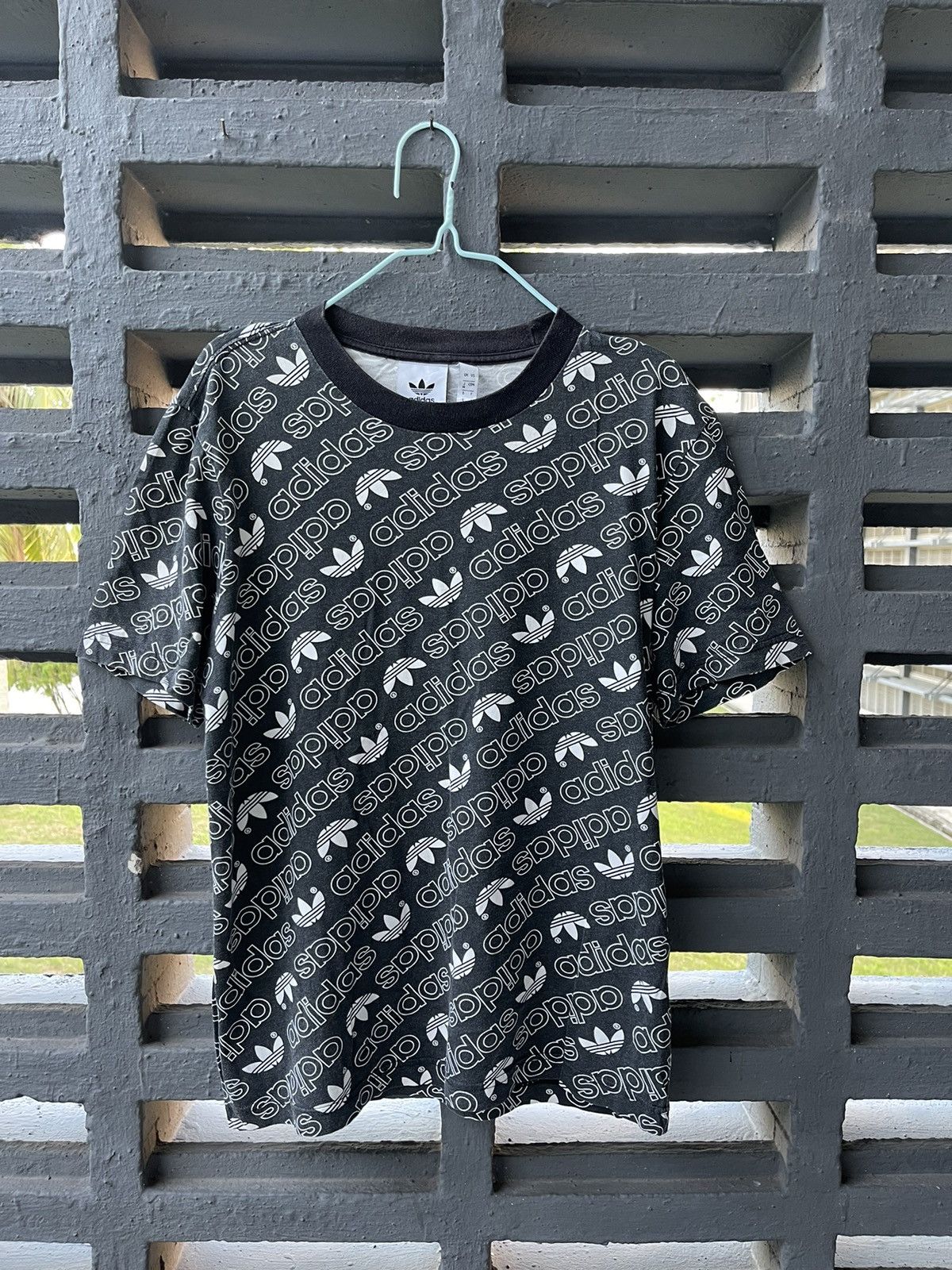 Adidas Adidas Overprint t-shirt 📸 Size US S / EU 44-46 / 1 - 1 Thumbnail