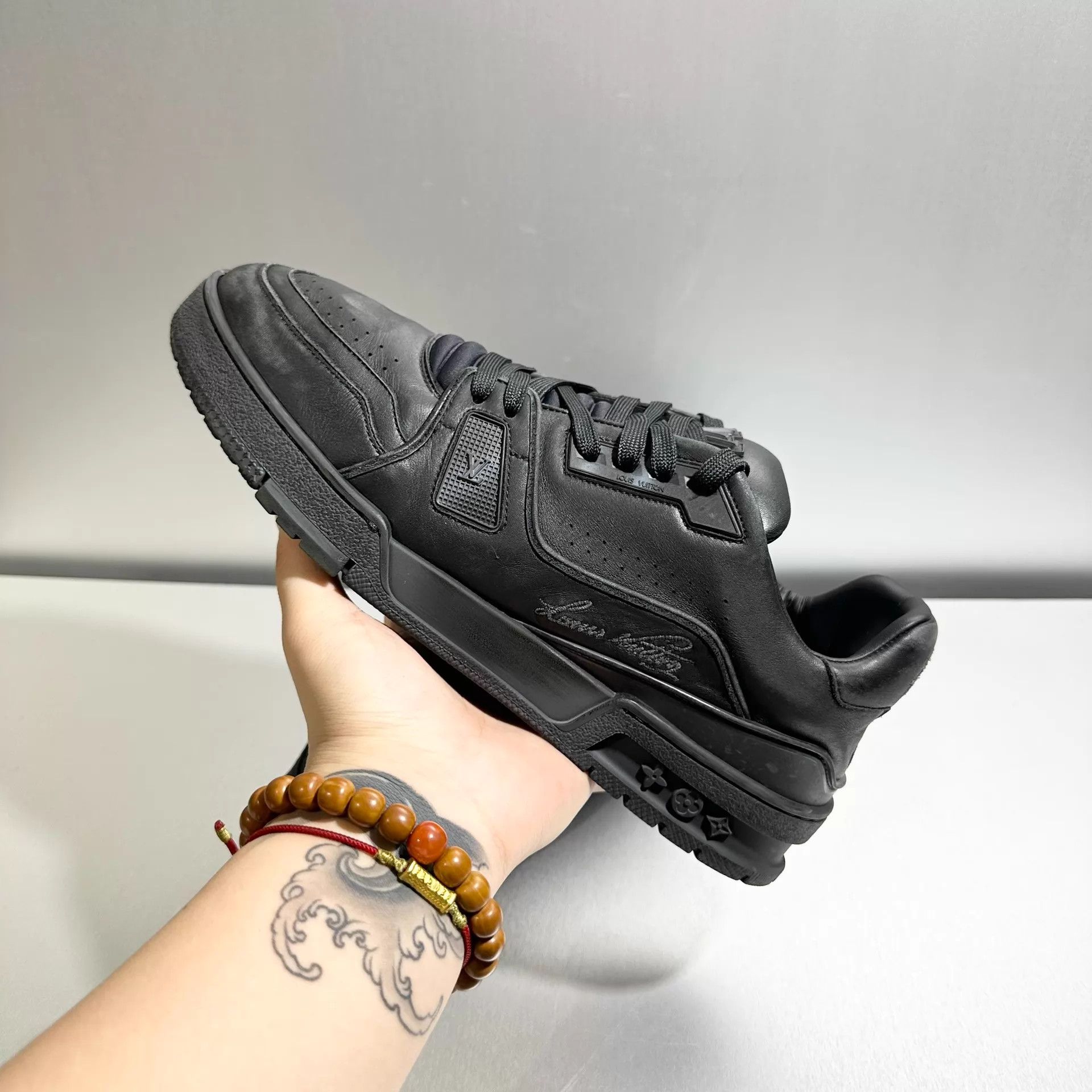 Louis Vuitton LV Trainer Distressed Black 8/42 Barely used Size US 9 / EU 42 - 9 Thumbnail