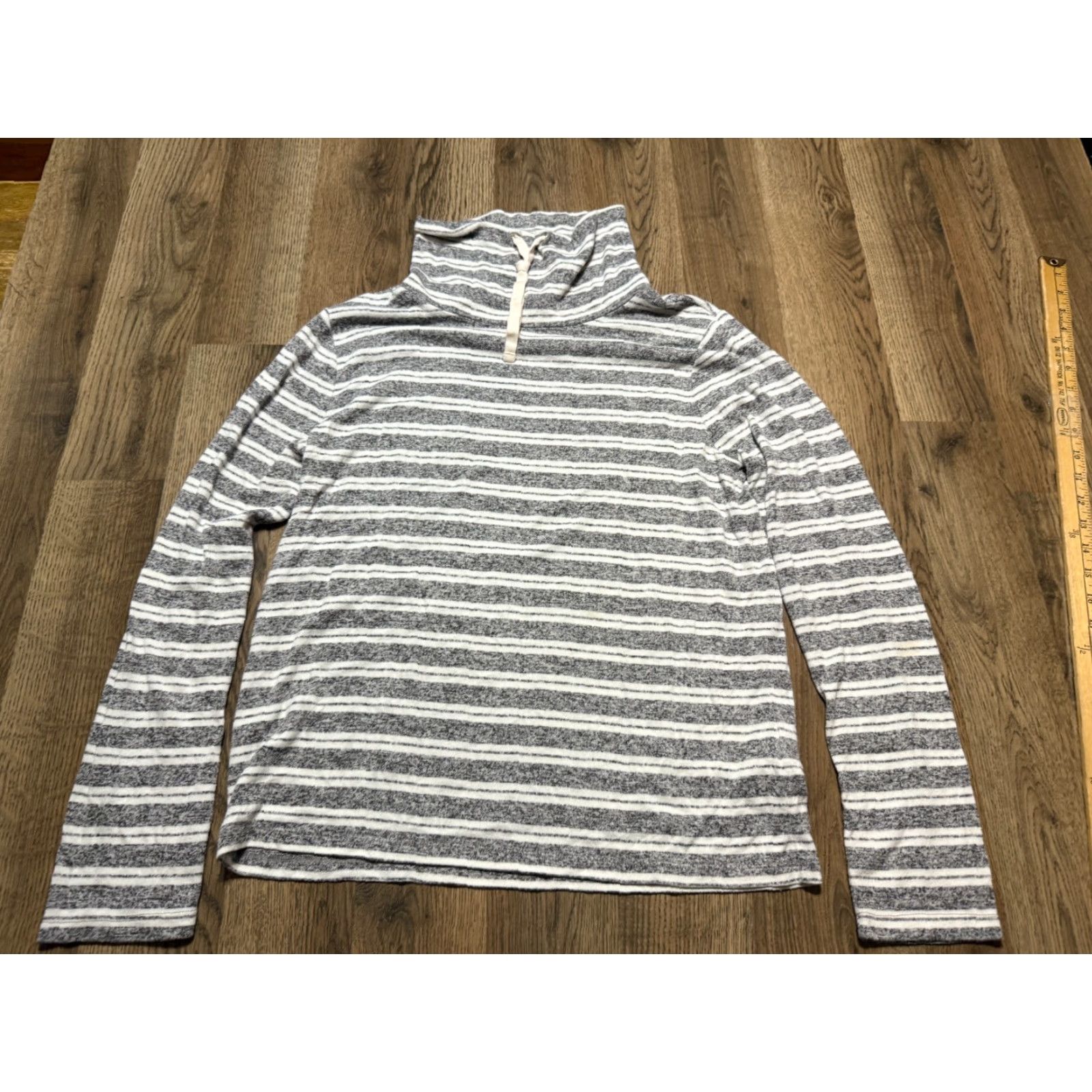 J.Crew J. Crew Shirt Women's Small Gray White Striped Long Sleeve Turtleneck Pullover Casual Knit Shirt Womens Short Analysis? Size S / US 4 / IT 40 - 2 Thumbnail