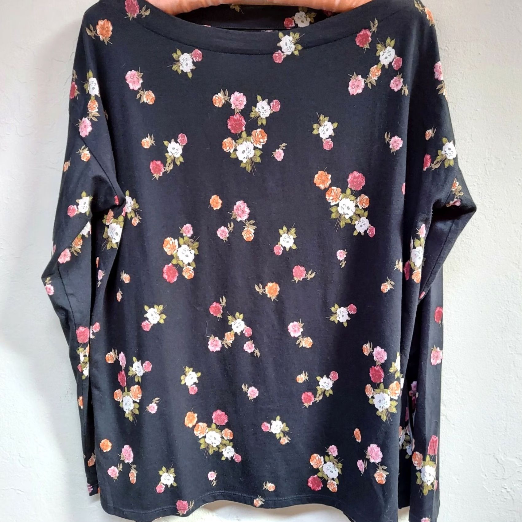 J. Jill J.Jill Women Small Luxe Supima Boat-Neck Tee Floral Long Sleeve Top Black Casual Shirt Ladies Small Black Floral Long Sleeve Boat Neck Tee Size S / US 4 / IT 40 - 2 Thumbnail
