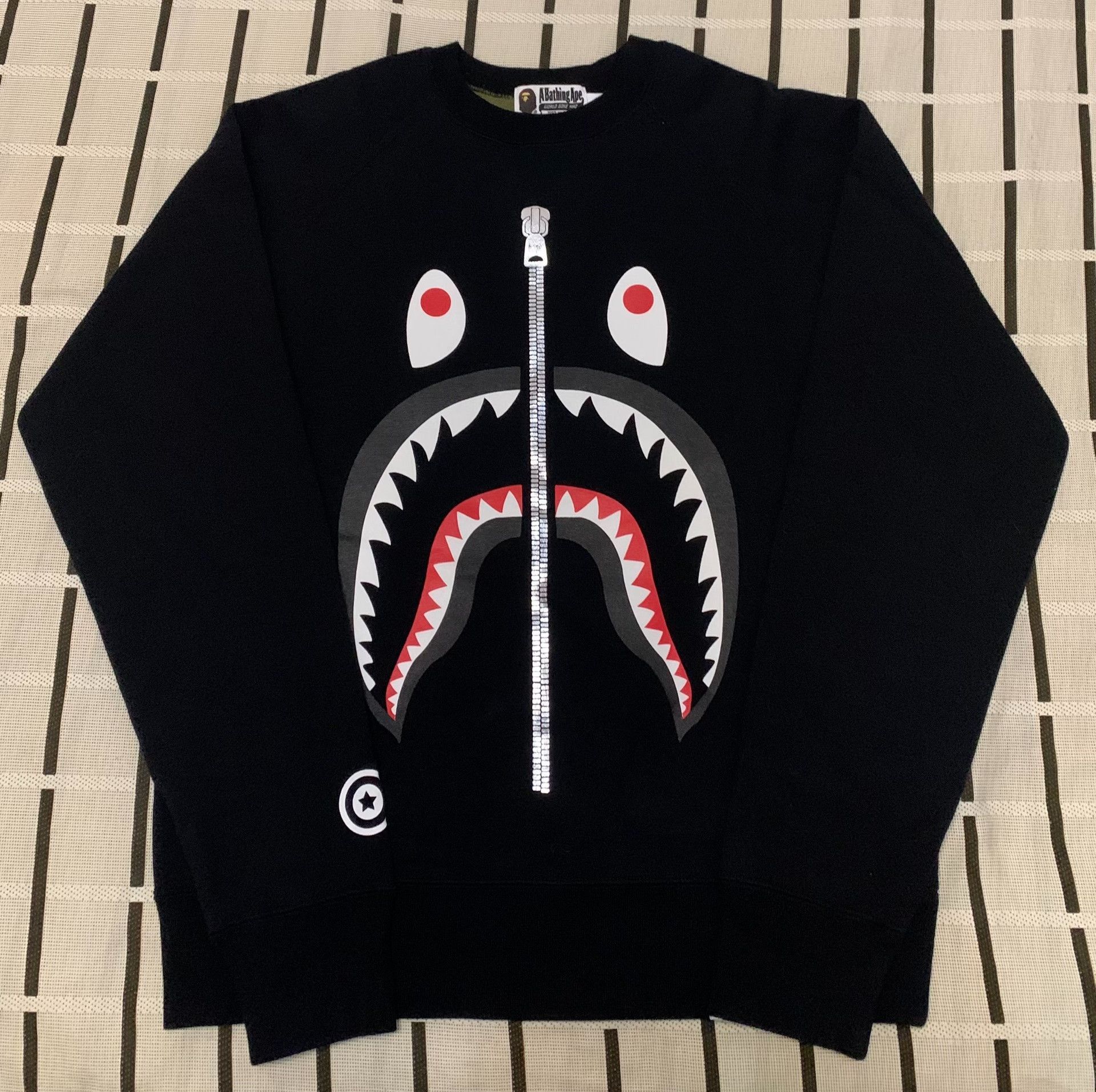 Bape Bape Shark Camo Green Hoodie M Men Size US M / EU 48-50 / 2 - 1 Thumbnail