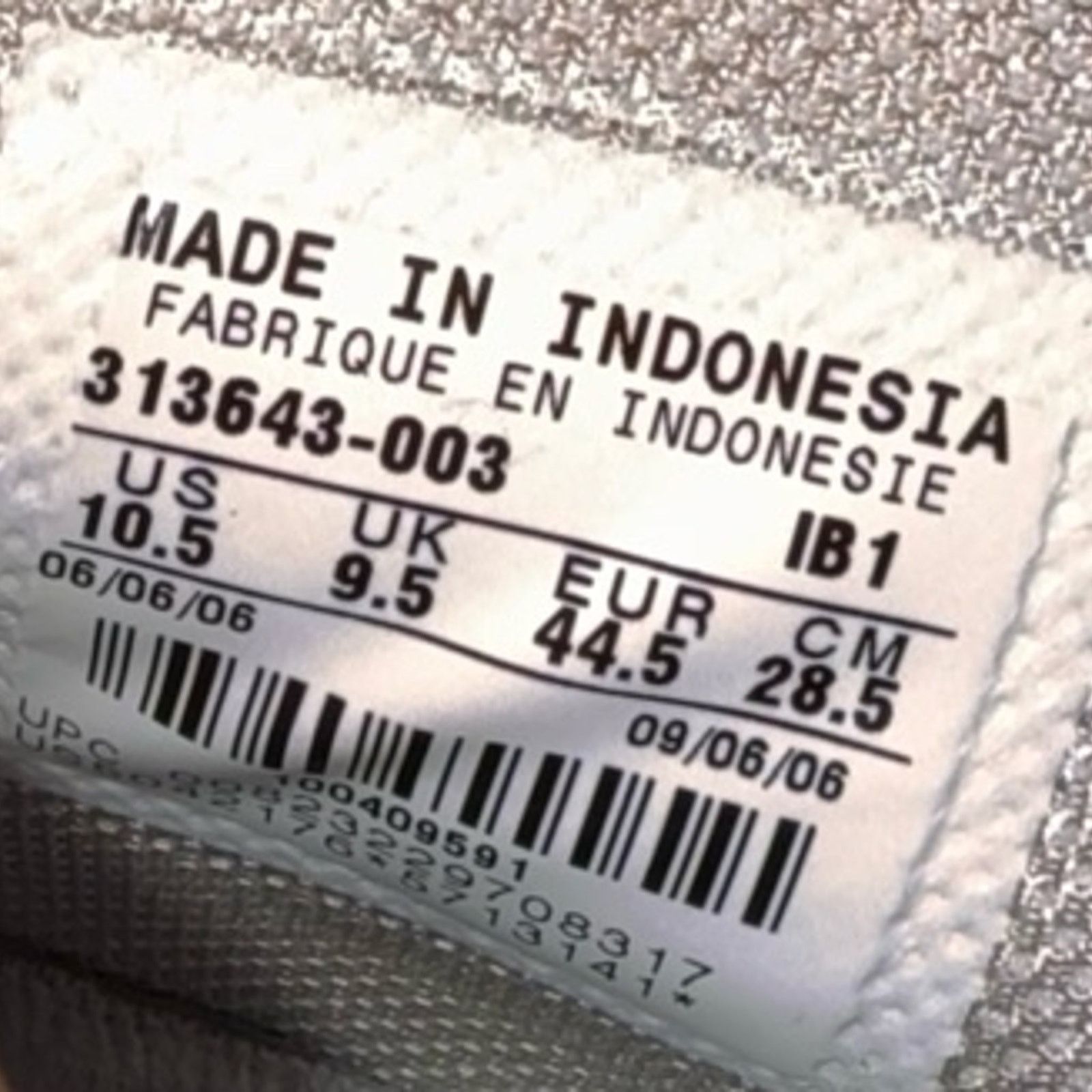 Nike 2006 Nike Air Force 1 Mid White Contrast Stitch Black Size US 10.5 / EU 43-44 - 9 Thumbnail