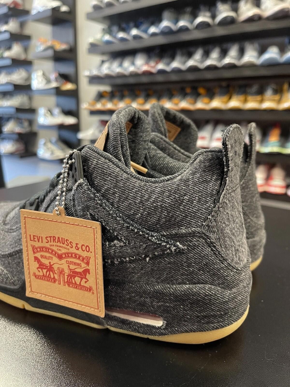 Jordan Brand Size 6 - Levi's x Air Jordan 4 Retro Black Denim Very Clean Size US 6 / EU 39 - 5 Thumbnail