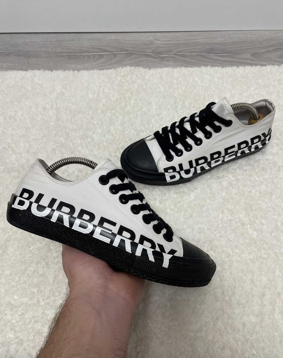Burberry Burberry White Black Larkhall Logo Sneakers shoes 36 eu Size US 6 / IT 36 - 1 Thumbnail