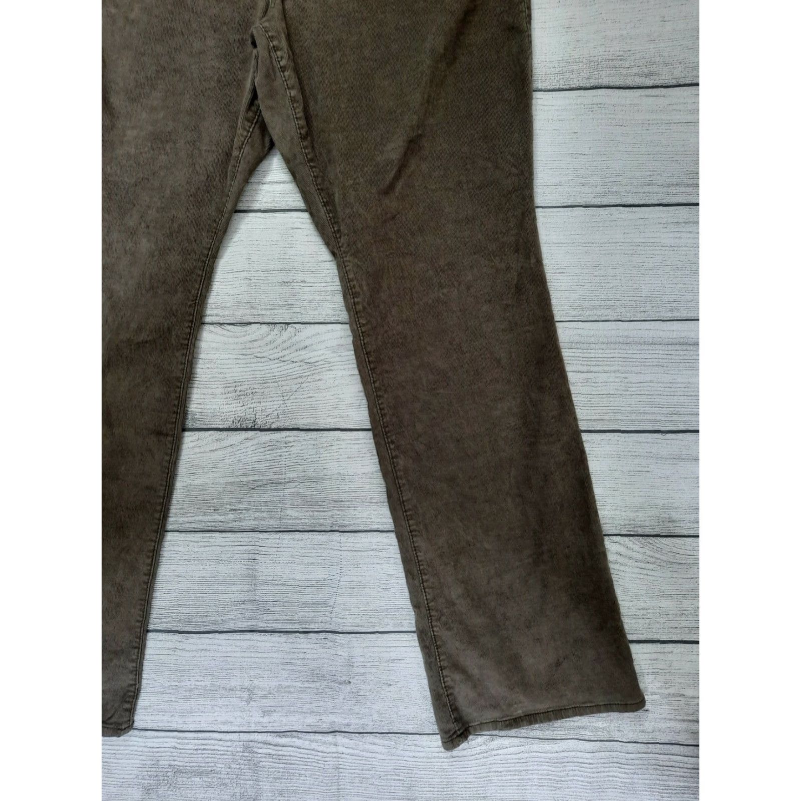 Eddie Bauer VINTAGE Eddie Bauer Pants Womens 12 Corduroy Khaki Flat Front Boot Cut 33x30 Mens, Womens, or Girls? Size 34" / US 12 / IT 48 - 3 Thumbnail