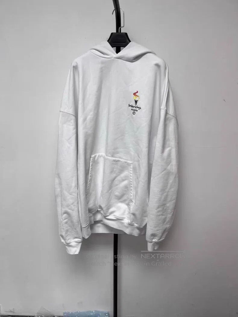 Balenciaga Balenciaga Torch Letter Printed Long Sleeve Sweater Size US XXS / EU 40 - 1 Thumbnail
