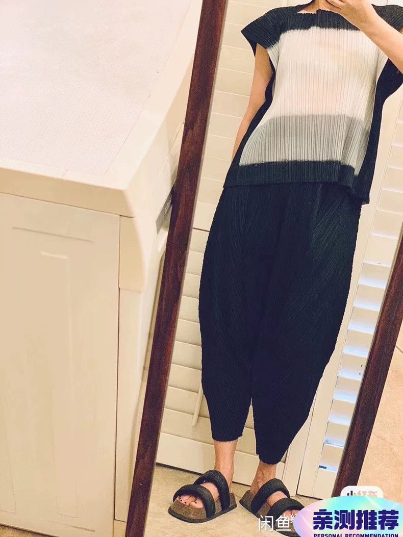 Issey Miyake Issey Miyake size:3 Black and white pleated ink-wash top Size XS / US 0-2 / IT 36-38 - 2 Thumbnail