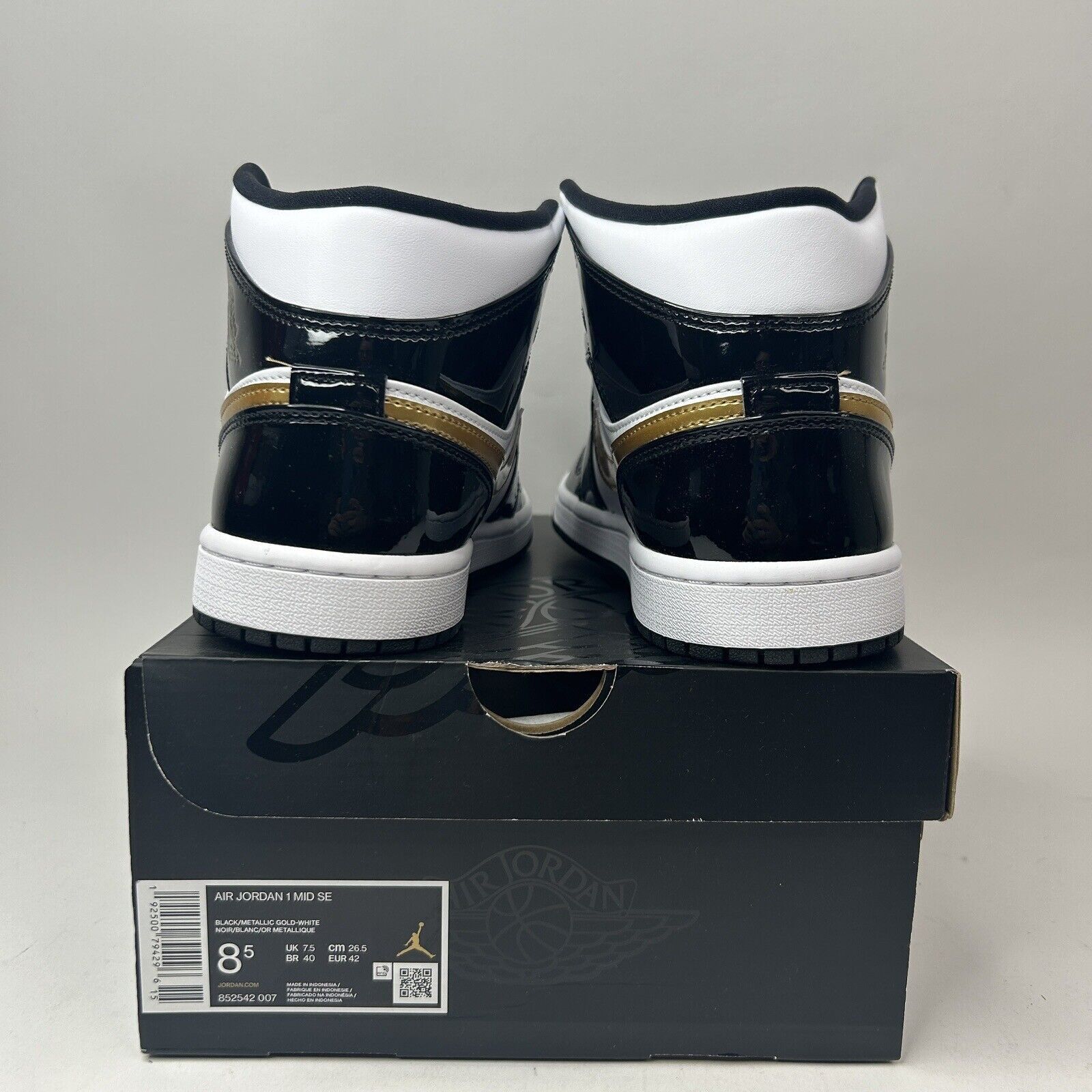 Jordan Brand Nike Air Jordan 1 Mid SE “Patent Black Metallic Gold” 2023 Size US 8.5 / EU 41-42 - 4 Thumbnail