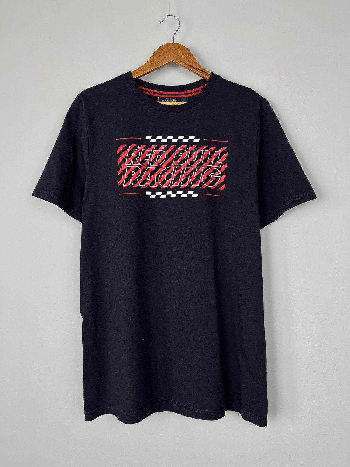 Formula 1 Aston Martin Red Bull Racing Team F1 Formula Uno Tee Shirt Size US XL / EU 56 / 4 - 1 Thumbnail
