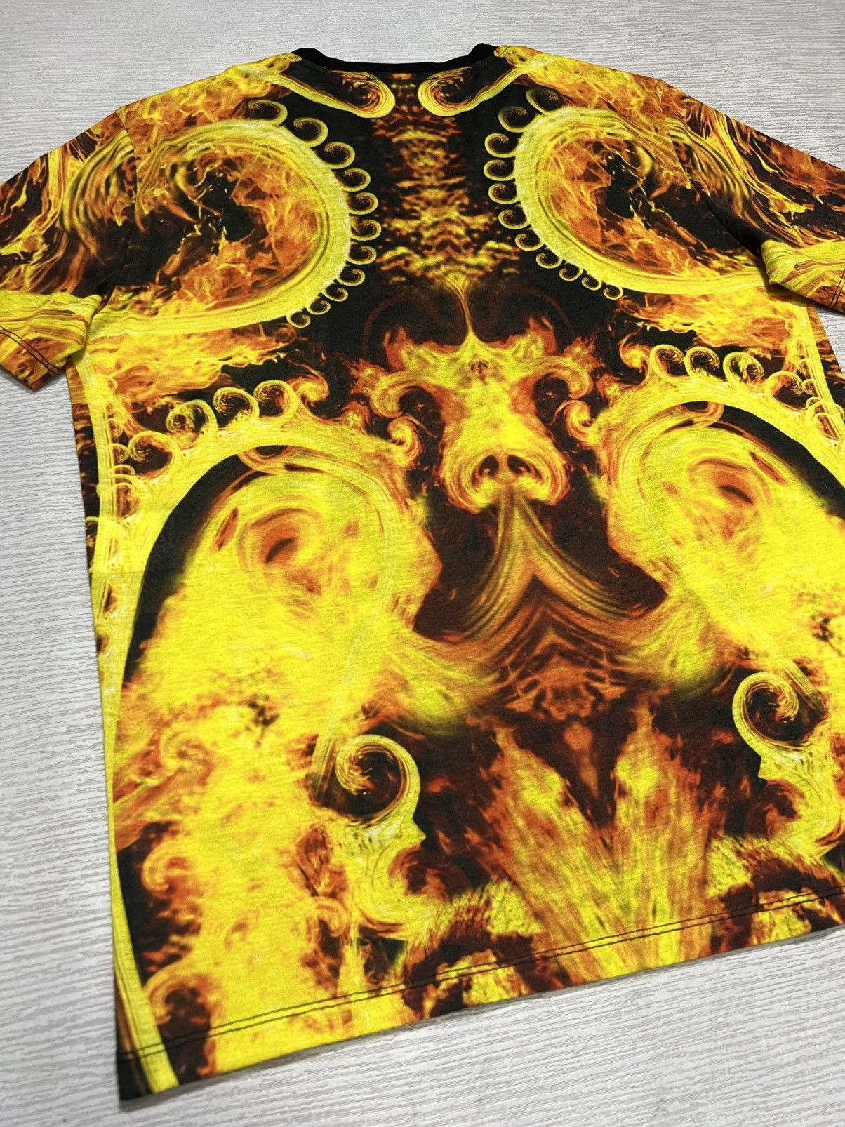 Givenchy Givenchy - Riccardo Tisci - “Madonna In Flames” T-Shirt Size US S / EU 44-46 / 1 - 10 Thumbnail
