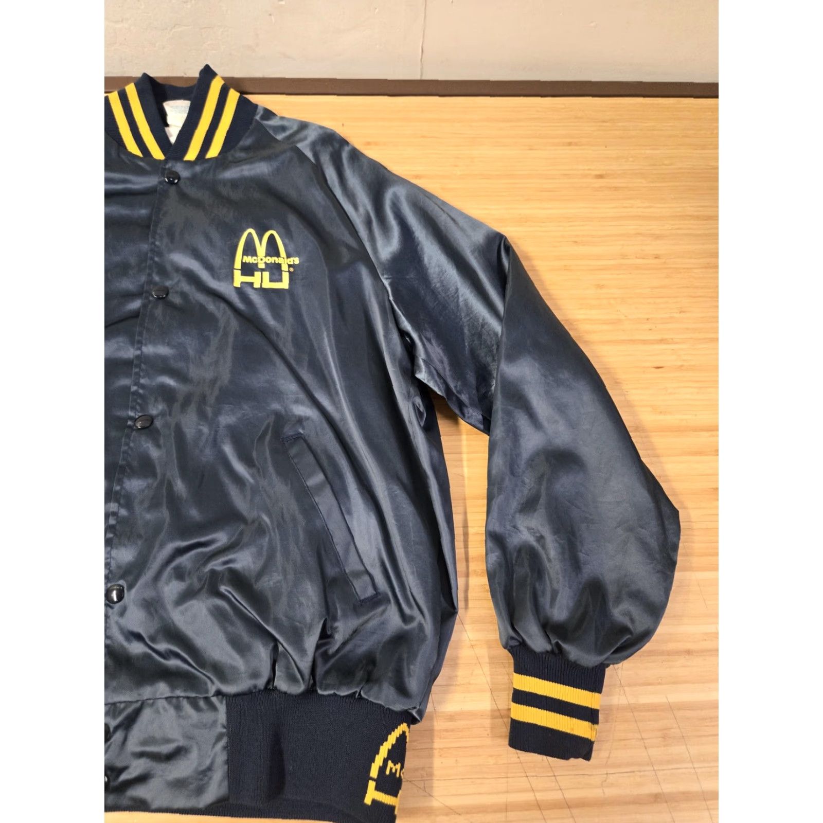 Vintage VINTAGE Hamburger University Jacket Mens L Satin 90s McDonald's Screen Wear Navy Blue Size US L / EU 52-54 / 3 - 2 Thumbnail