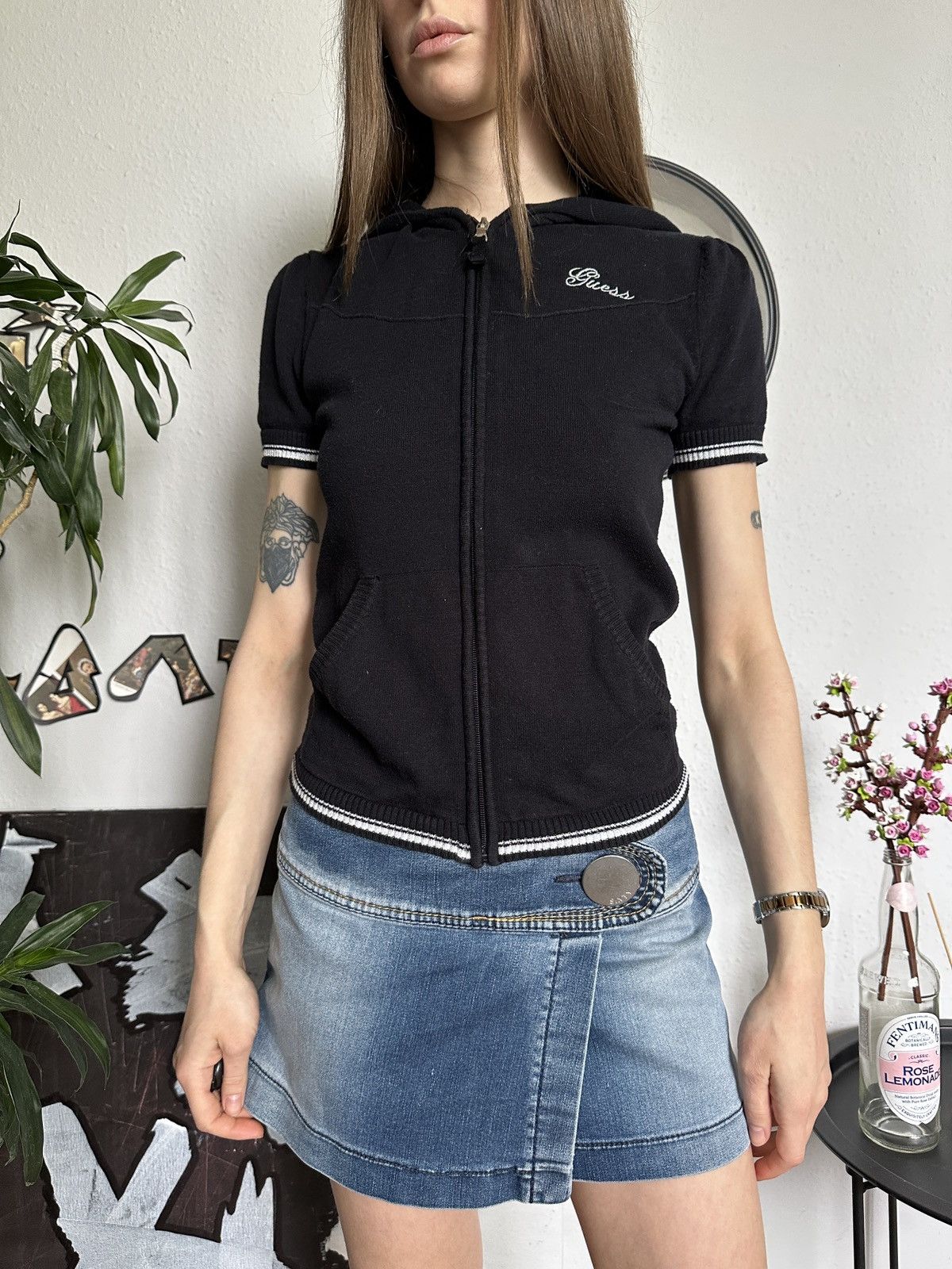Guess × Vintage Vintage Sporty Guess Zip up Hoodie Shortsleeve Top Y2K Size M / US 6-8 / IT 42-44 - 2 Thumbnail