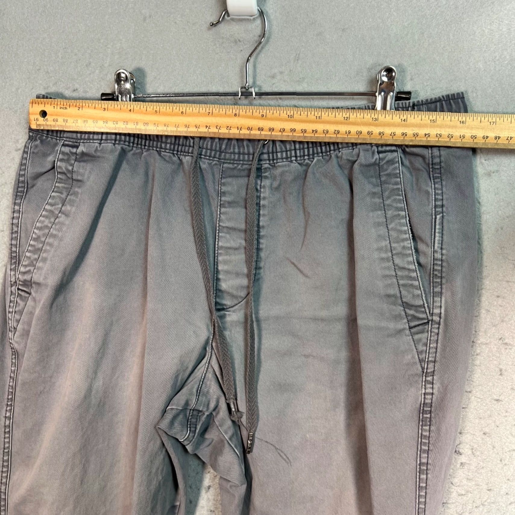 Gap Gap Jogger Pants Mens Size M Essential Gray Cotton Blend Drawstring Activewear Tapered Inseam 29" Elastic Waist Casual Size US 31 - 6 Thumbnail
