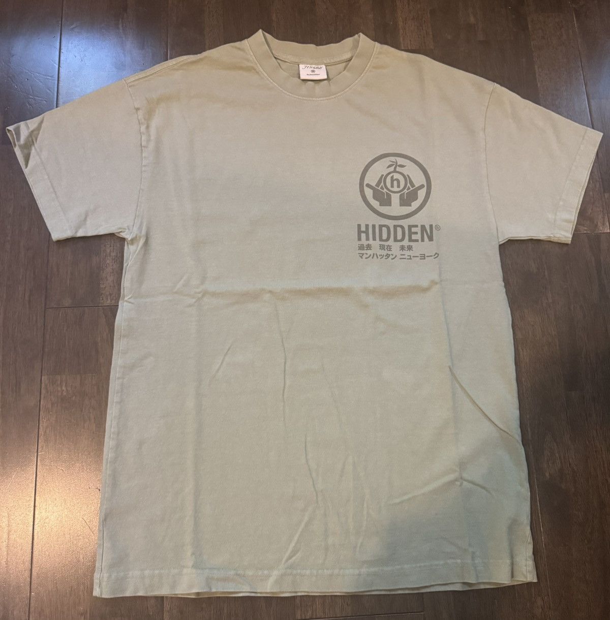 HIDDEN HIDDEN Nature Hands Tee faded army Size M Size US M / EU 48-50 / 2 - 1 Thumbnail