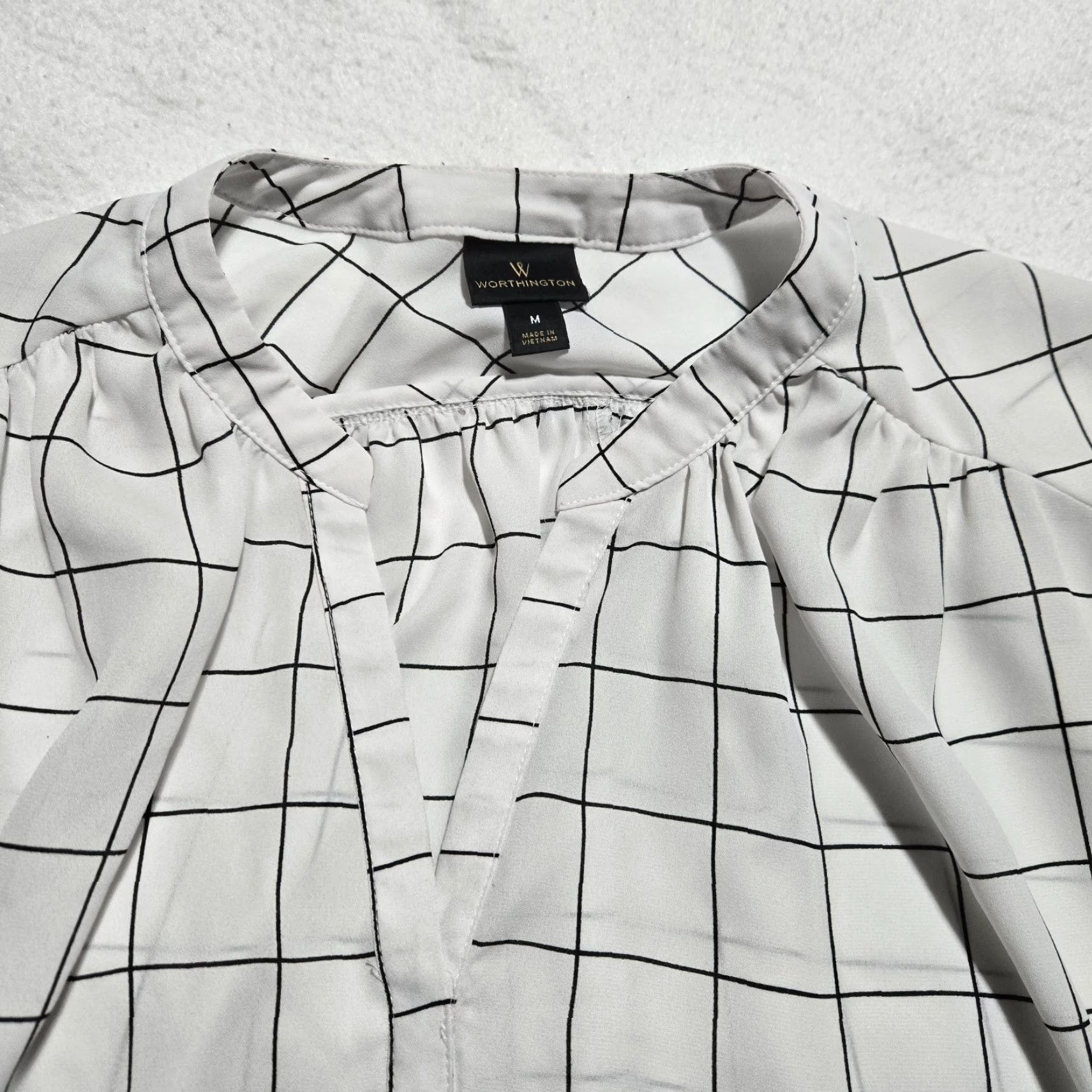 Worthington Worthington Shirt Adult Men's M White V-Neck Short Sleeve Top Size M / US 6-8 / IT 42-44 - 2 Thumbnail