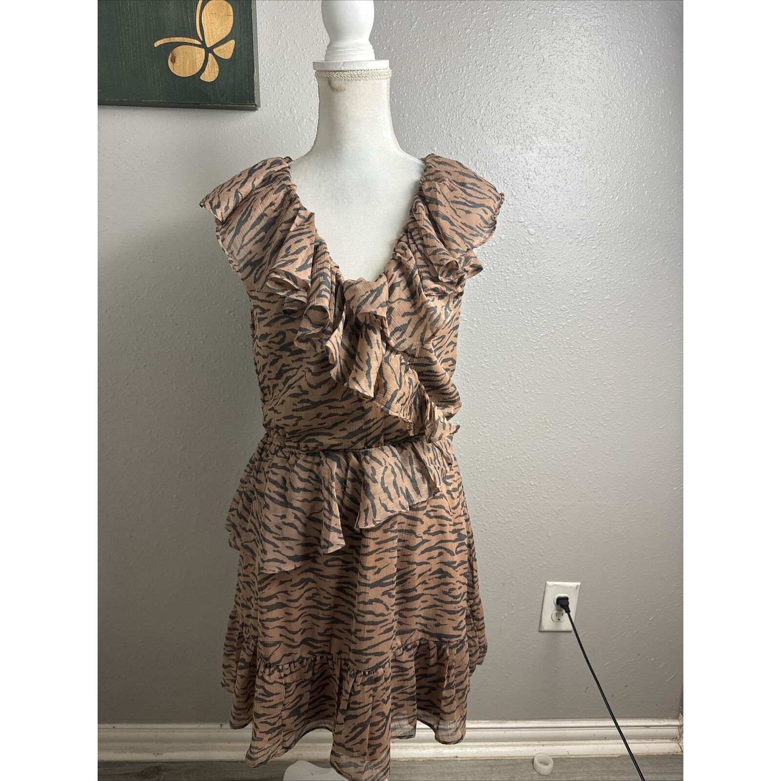 Wall + Water WALTER BAKER Shelly dress wrap-effect ruffled tiger crepon m Size M / US 6-8 / IT 42-44 - 5 Thumbnail