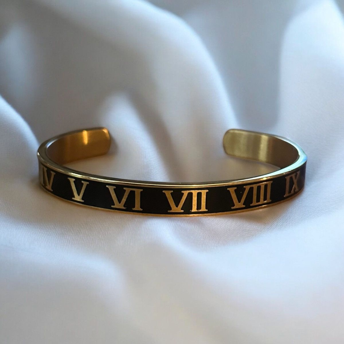 Other Gold stainless steel Roman numeral bangle cuff bracelet Size ONE SIZE - 1 Thumbnail