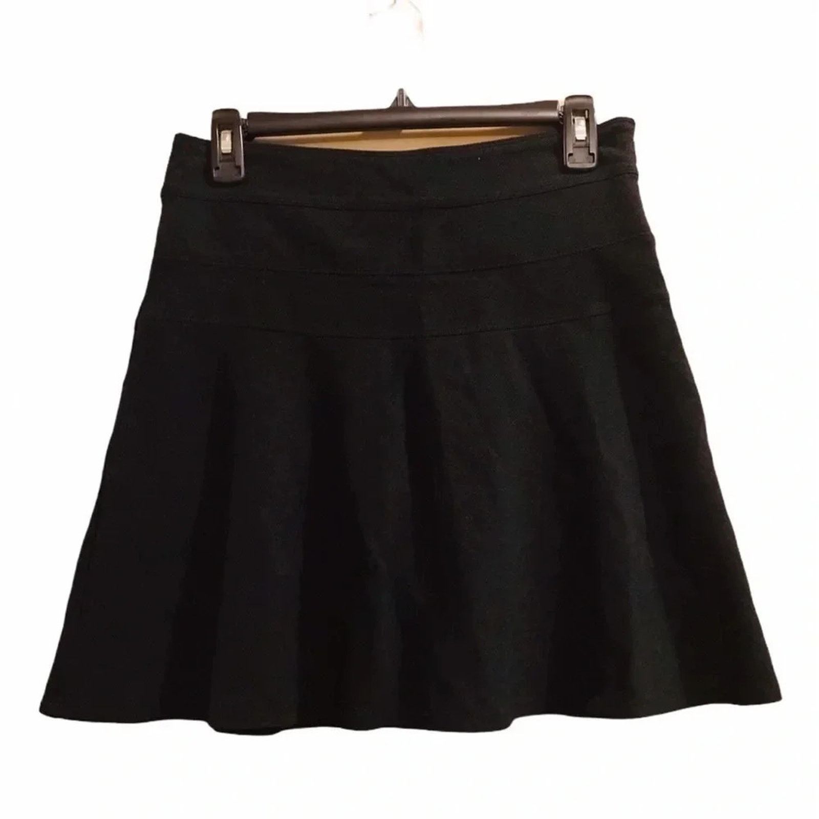 Athleta Athleta Flared Skirt Black Back Pocket Size 27" / US 4 / IT 40 - 1 Thumbnail