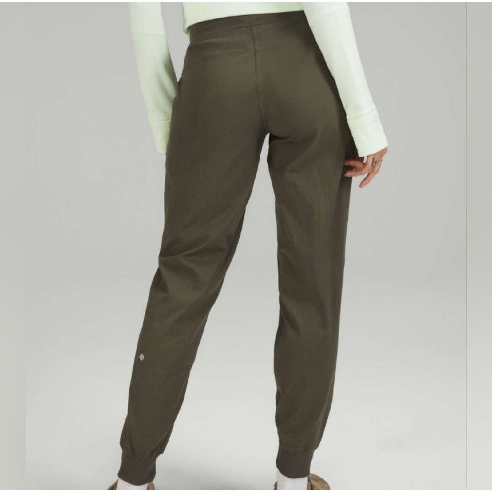 Lululemon Lululemon Pants 4 Olive Dance Studio Jogger Full Length 28" Size 27" / US 4 / IT 40 - 2 Thumbnail