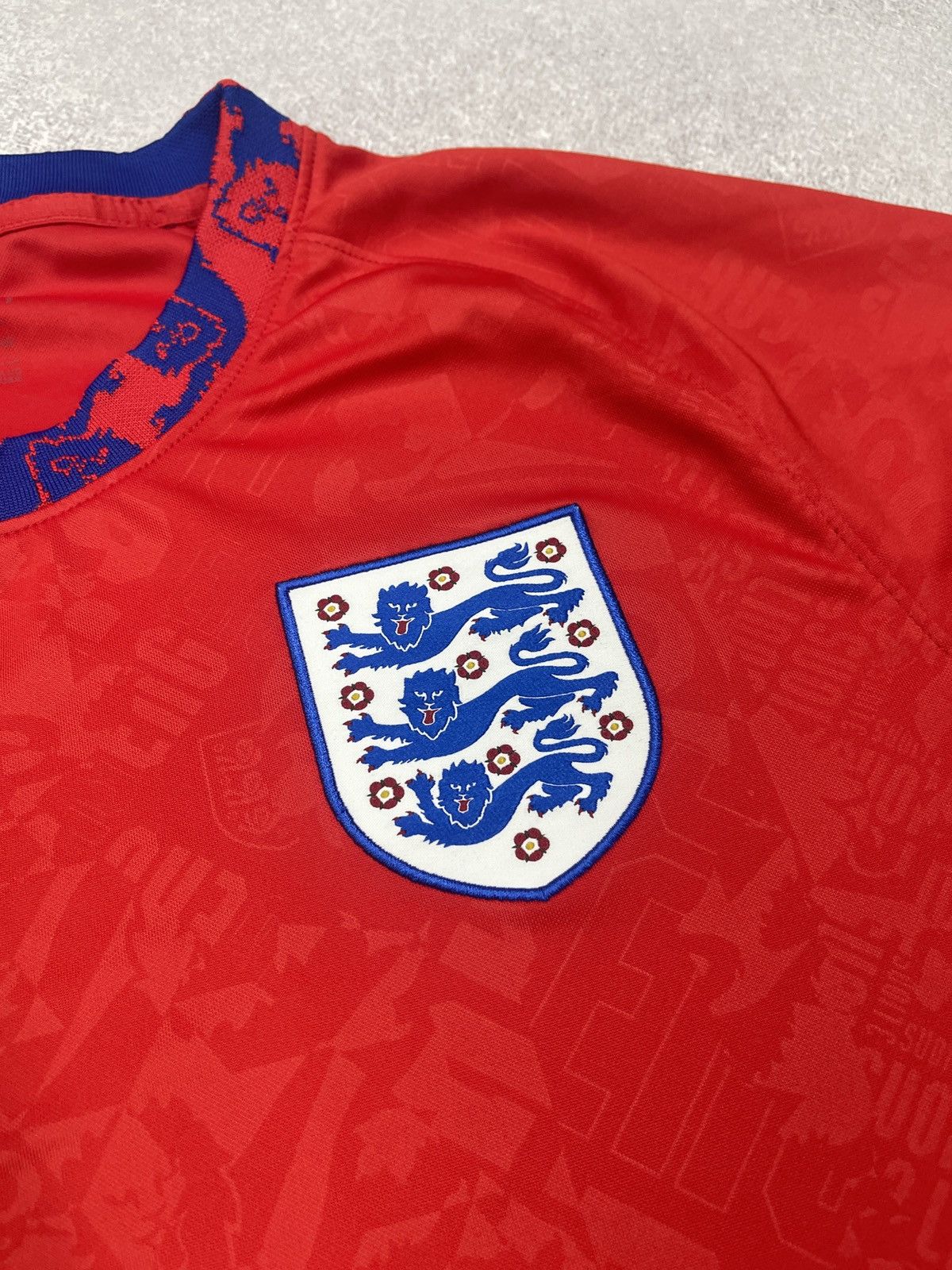 Nike Mens Nike England Football Soccer Jersey Red Size XL Size US XL / EU 56 / 4 - 6 Thumbnail